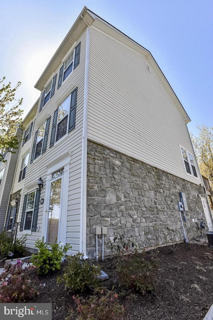 Fantastic 2 Bed/2 Bath End unit with 1 car garage in the coveted community of Parkside At Ashburn is. available for April 5 move in. This home has upgraded floors, stainless steel appliances in Kitchen, spacious work space in basement/entry level connecting to the 1 car garage. First level has a bright kitchen with breakfast area, an island/breakfast bar, and opens out to the family room. Upper Level has 2 bedroom and 2 baths with one of them being a ensuite. Laundry on the bedroom level is so convenient. Lovely community pool and amenities.  Walk to metro,  and so close to airport, shopping.
Two recent pay stubs and Two recent bank statements required with application.