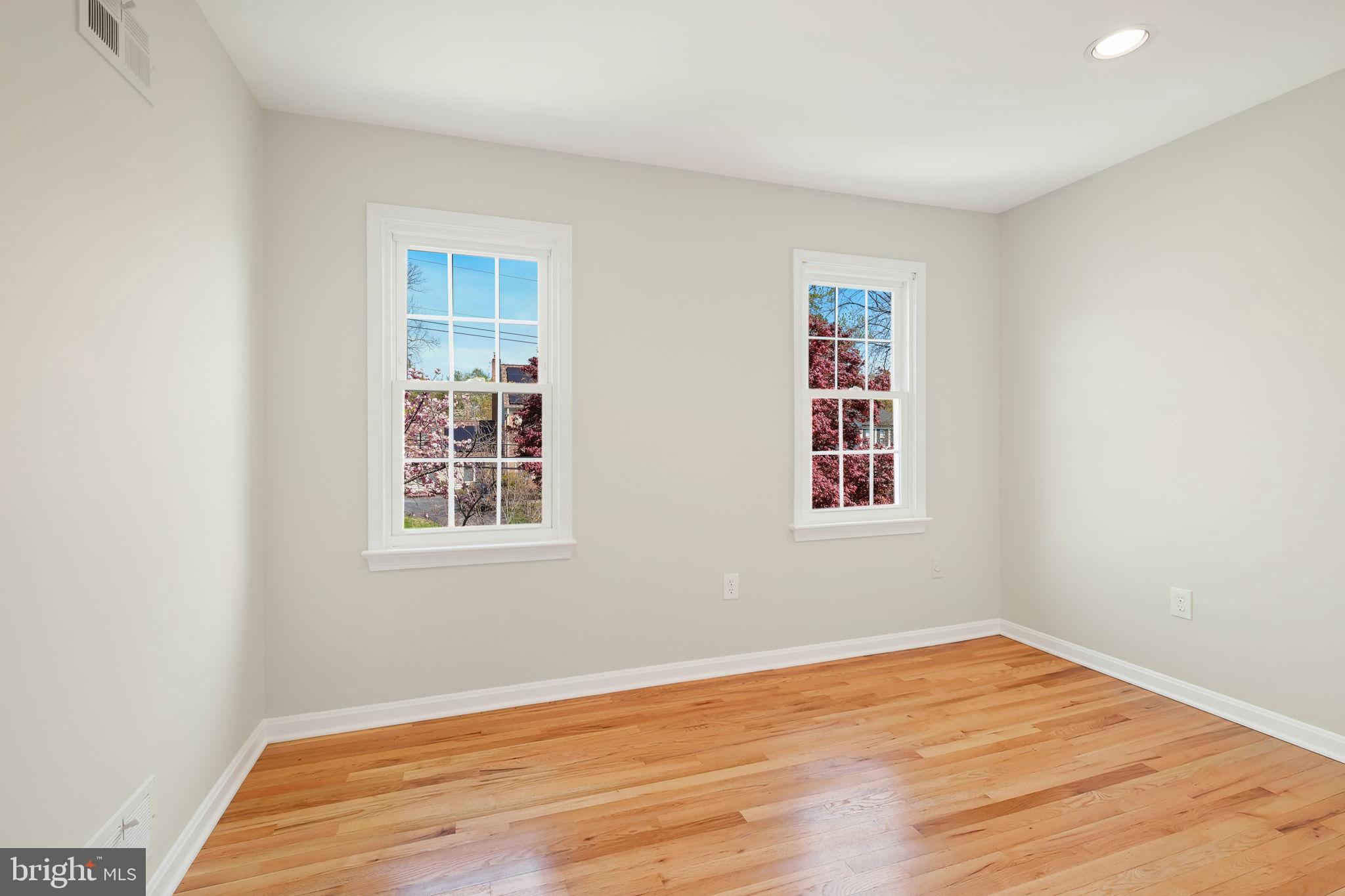 MONTGOMERY SQUARE - Residential