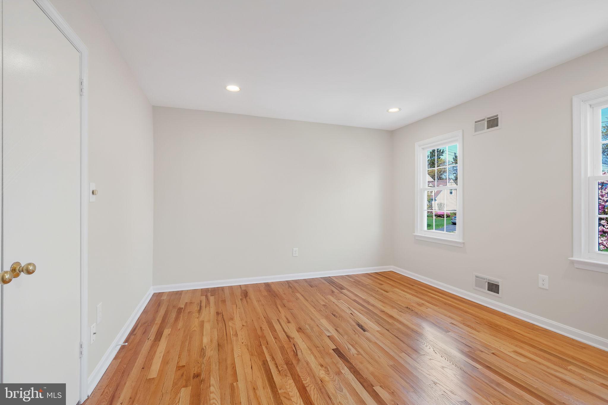 MONTGOMERY SQUARE - Residential
