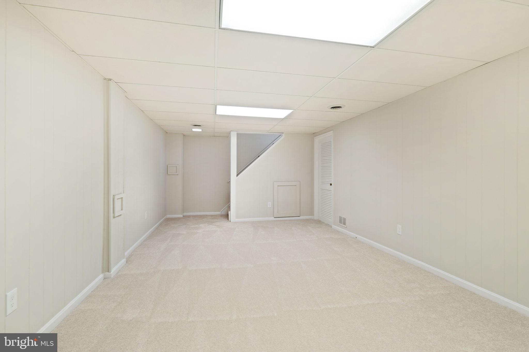MONTGOMERY SQUARE - Residential