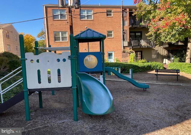 MAYFLOWER SQUARE - Residential