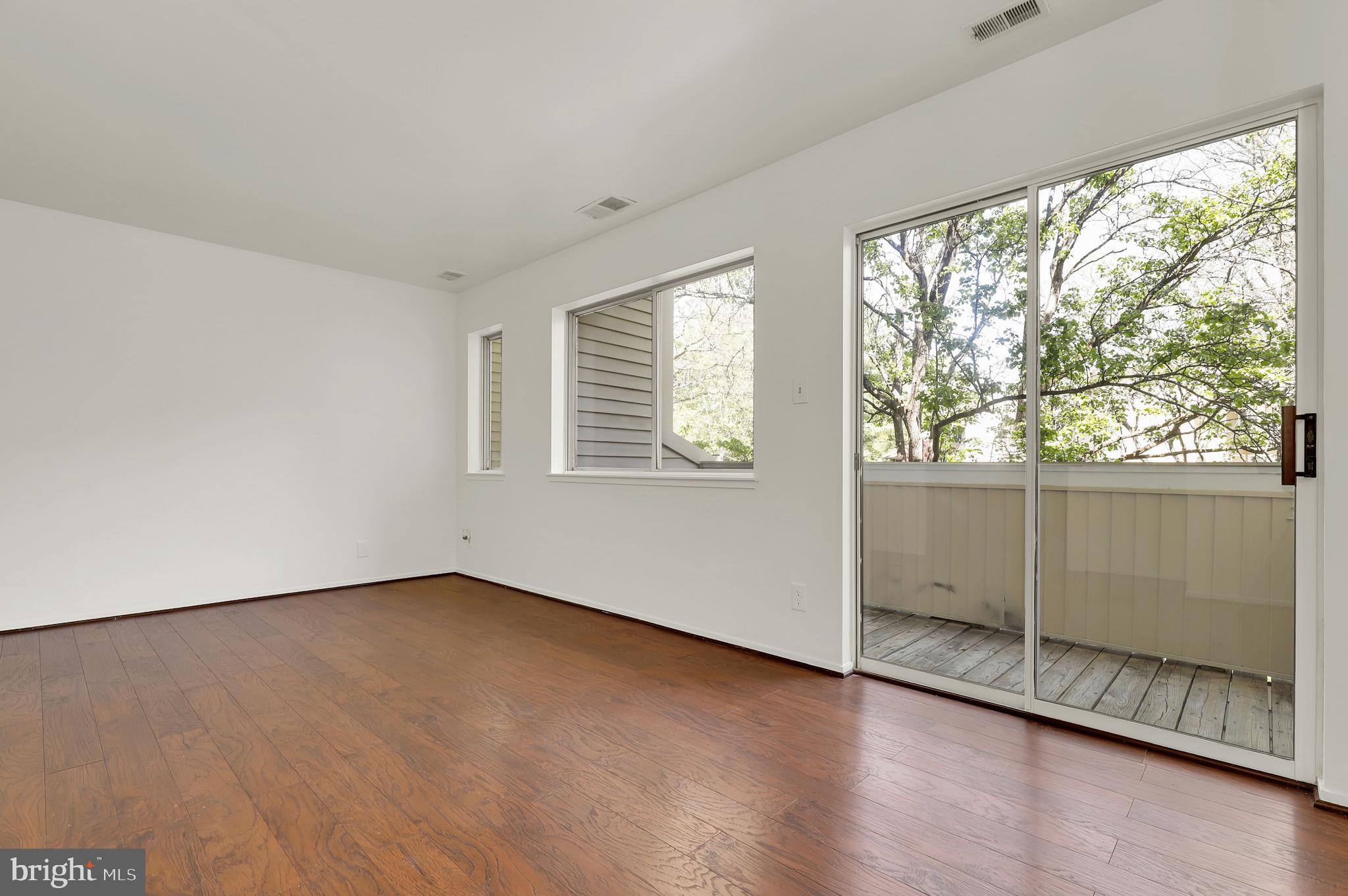 FARMINGDALE - Residential