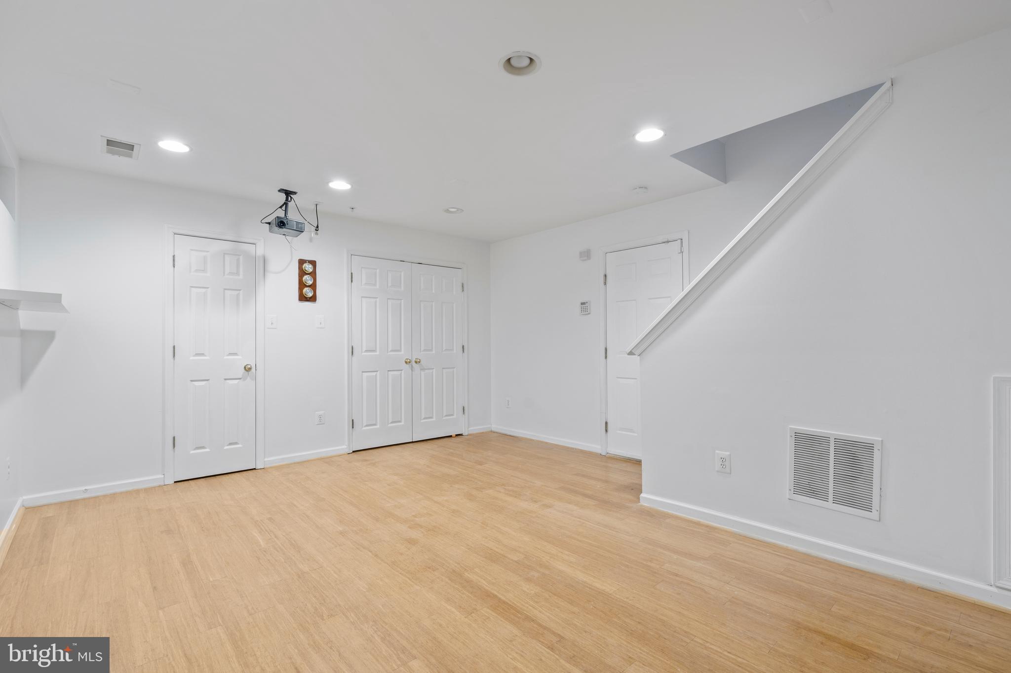 THE OAKS AT WATERS EDGE - Residential Lease