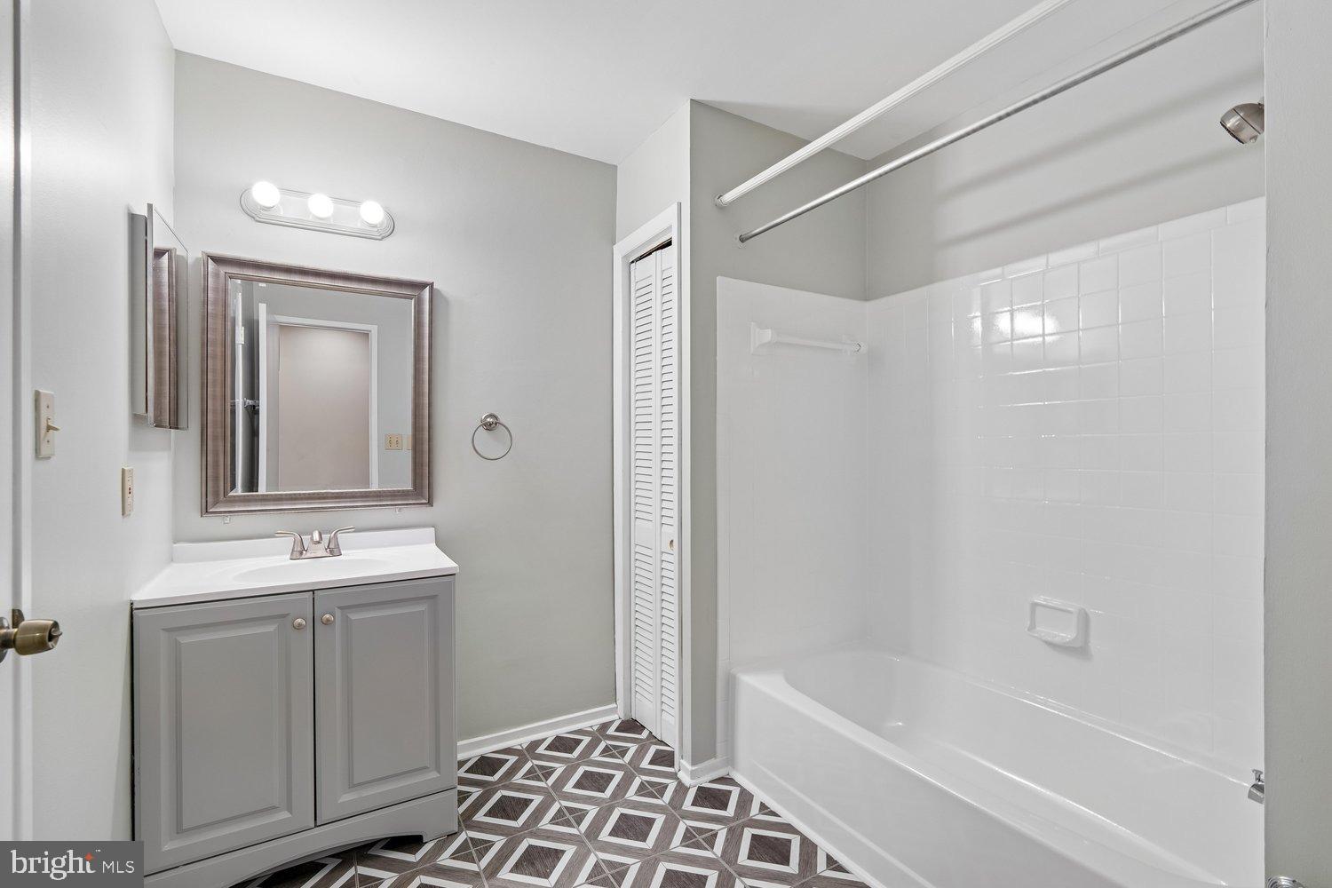 VALLEY STREAM ESTATES - Residential