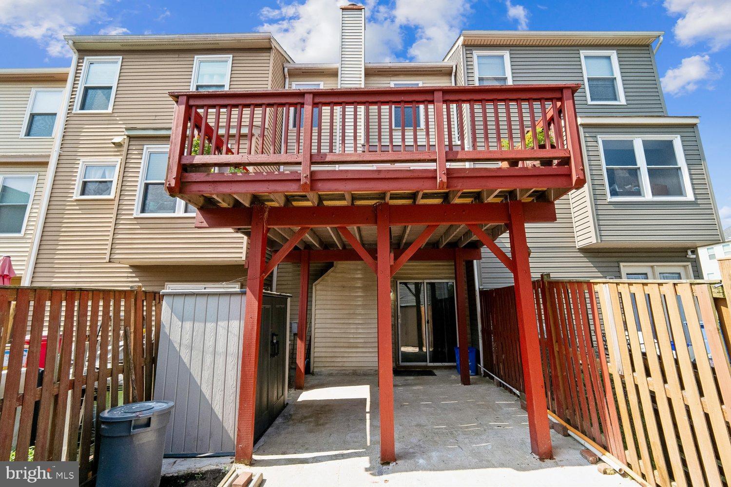 VALLEY STREAM ESTATES - Residential