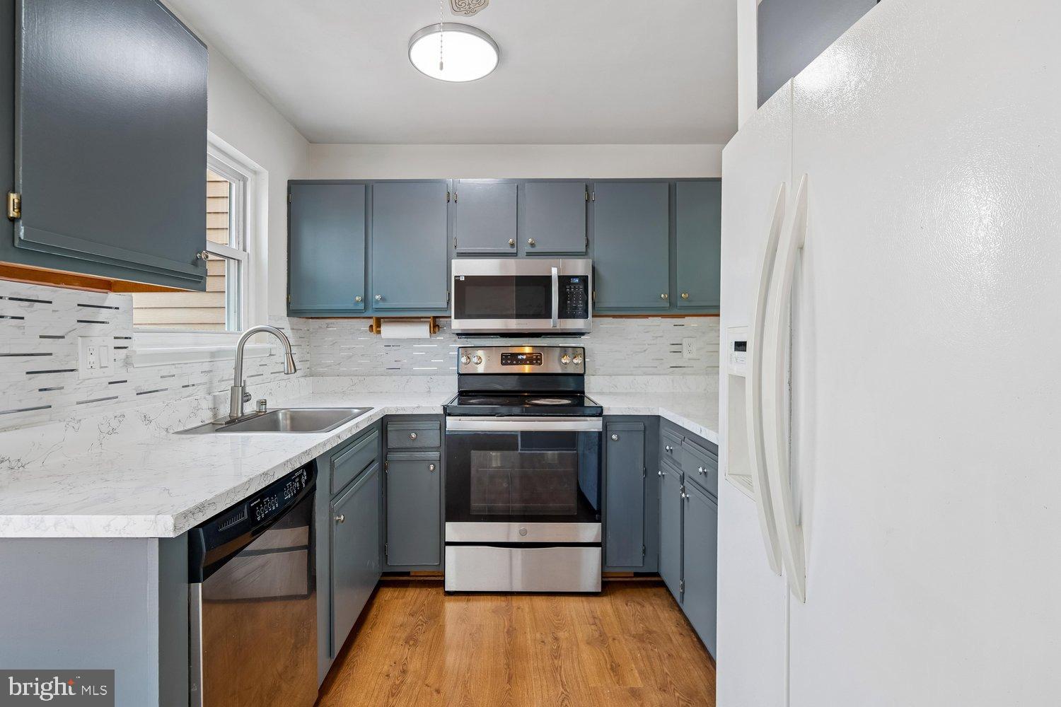 VALLEY STREAM ESTATES - Residential