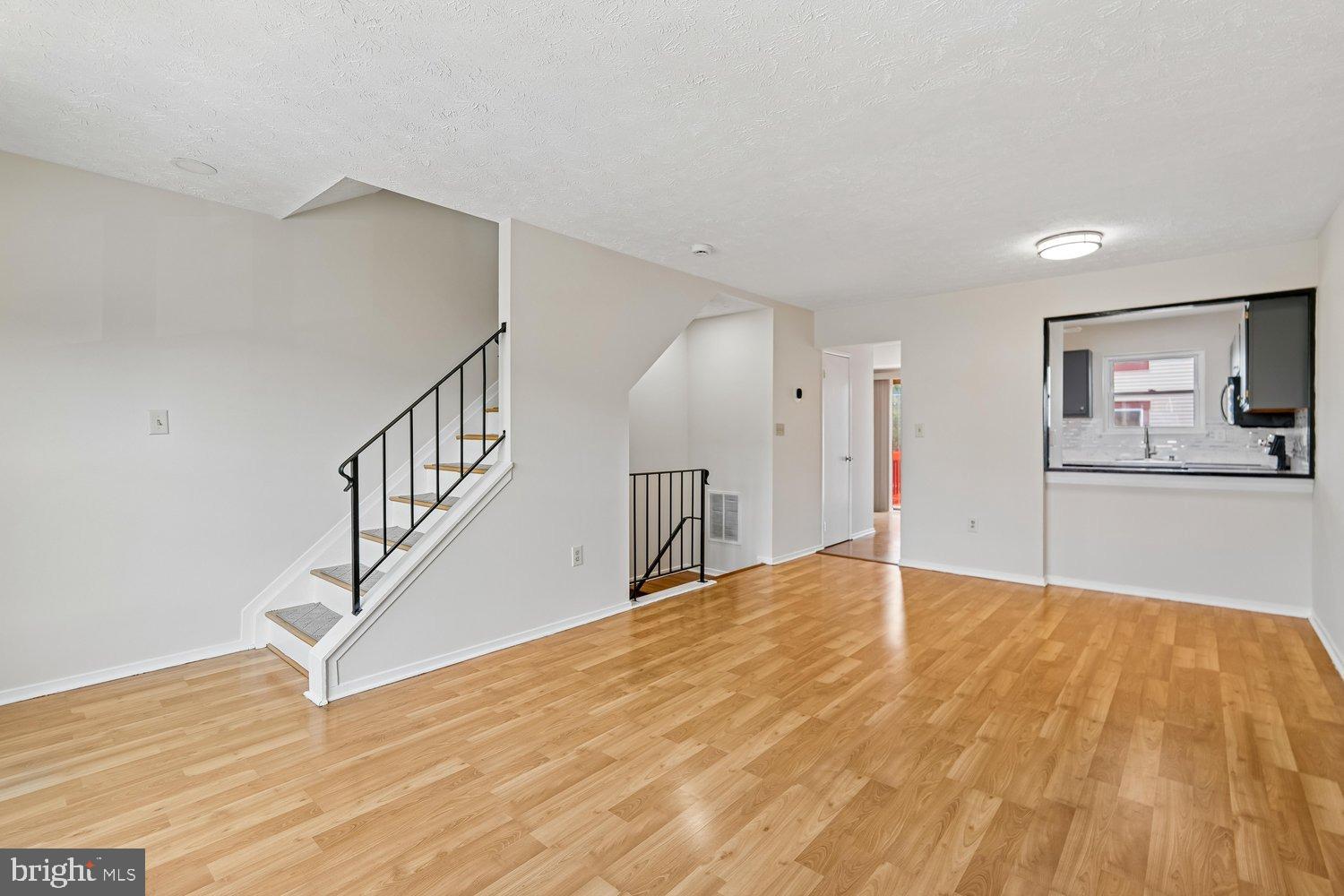 VALLEY STREAM ESTATES - Residential