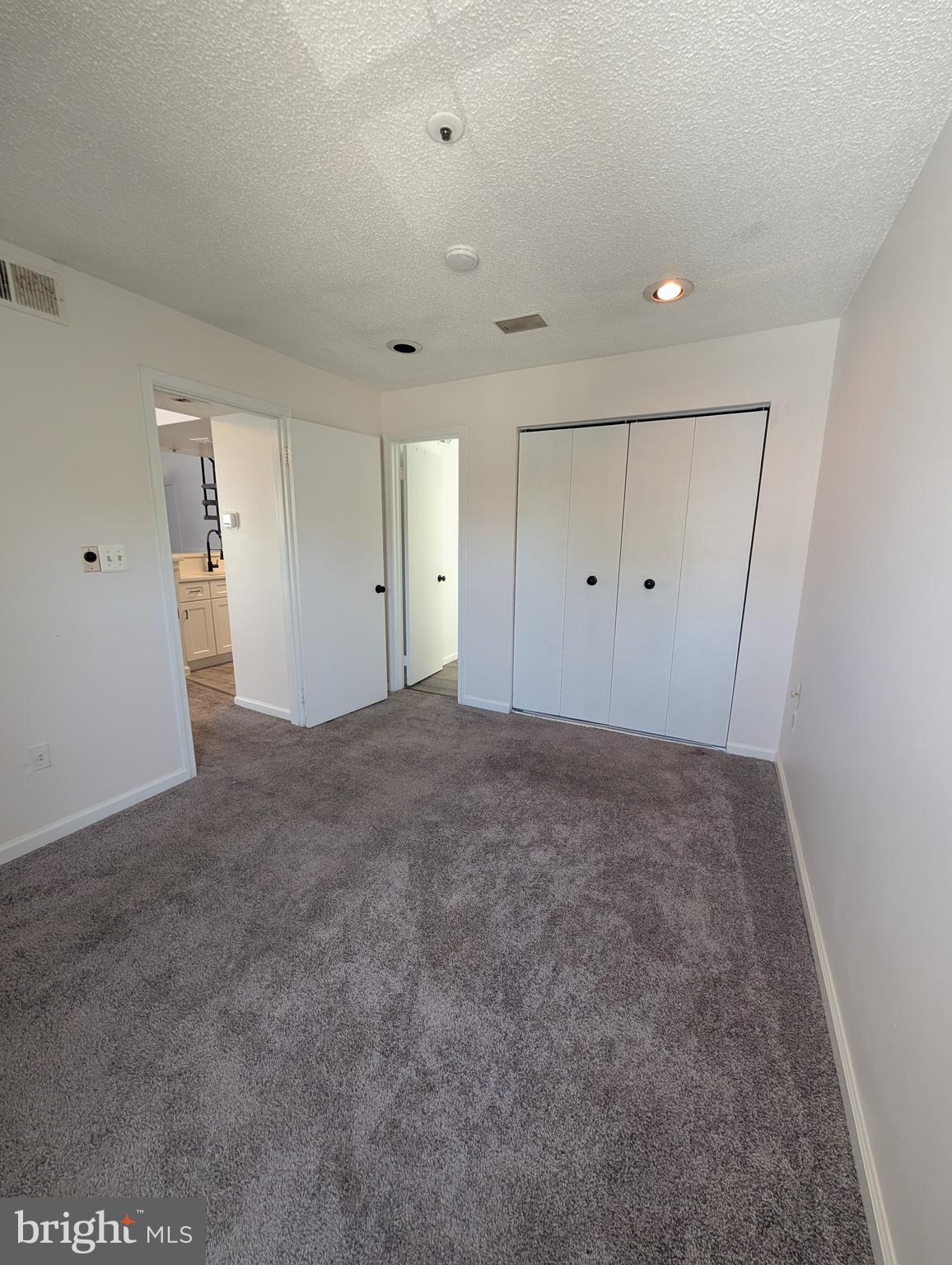 THE VISTAS - Residential Lease