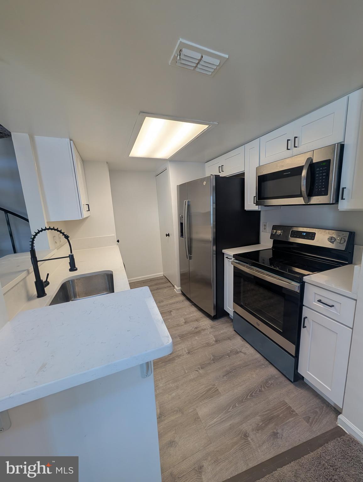 THE VISTAS - Residential Lease