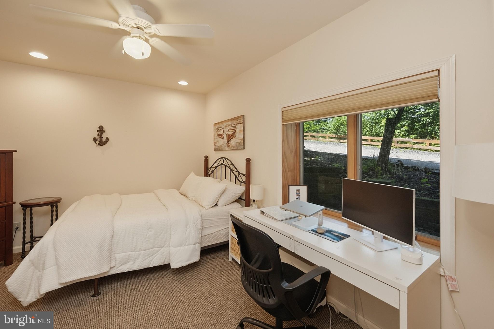 TRADERS LANDING - Residential