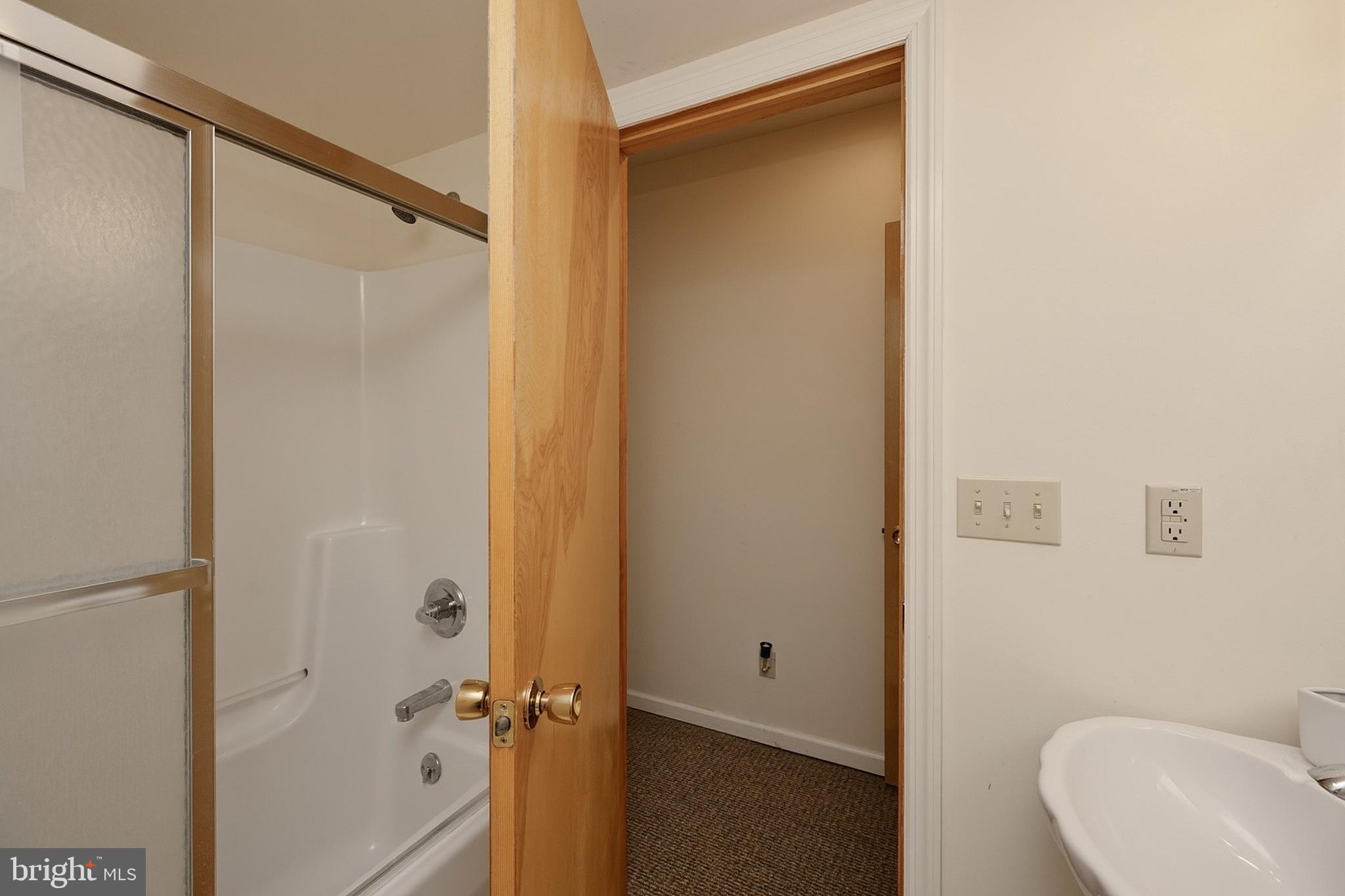 TRADERS LANDING - Residential