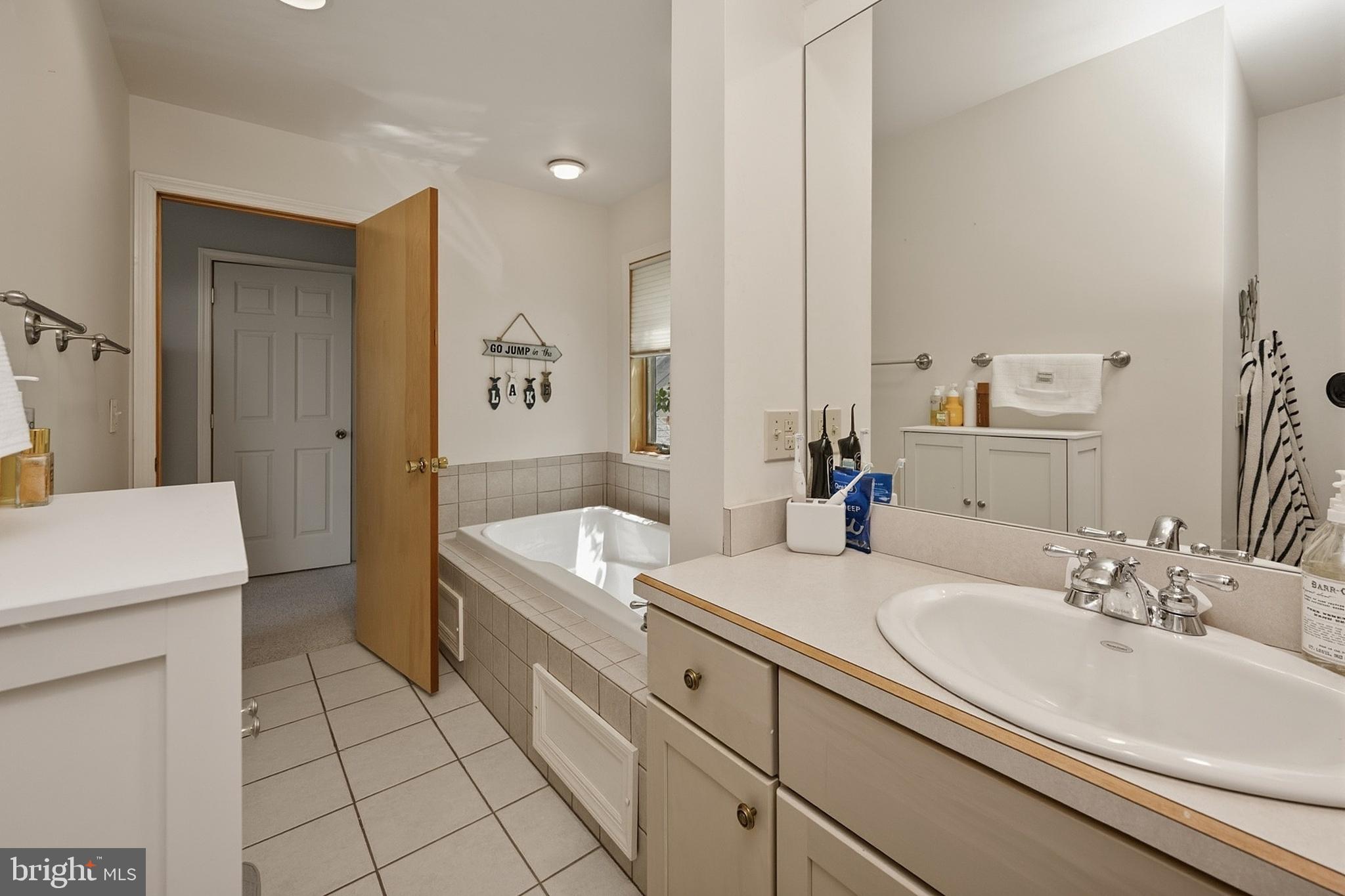TRADERS LANDING - Residential