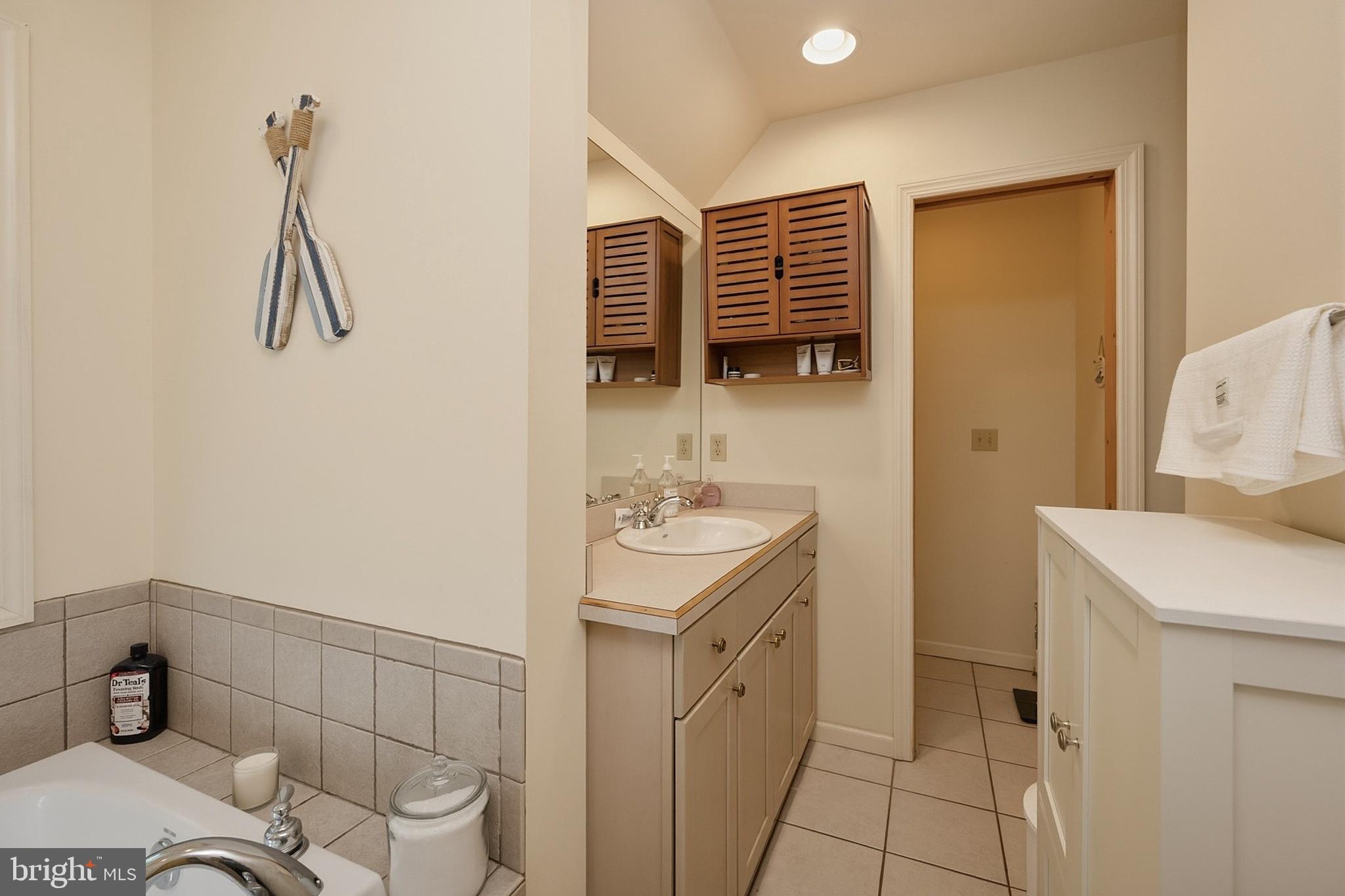 TRADERS LANDING - Residential