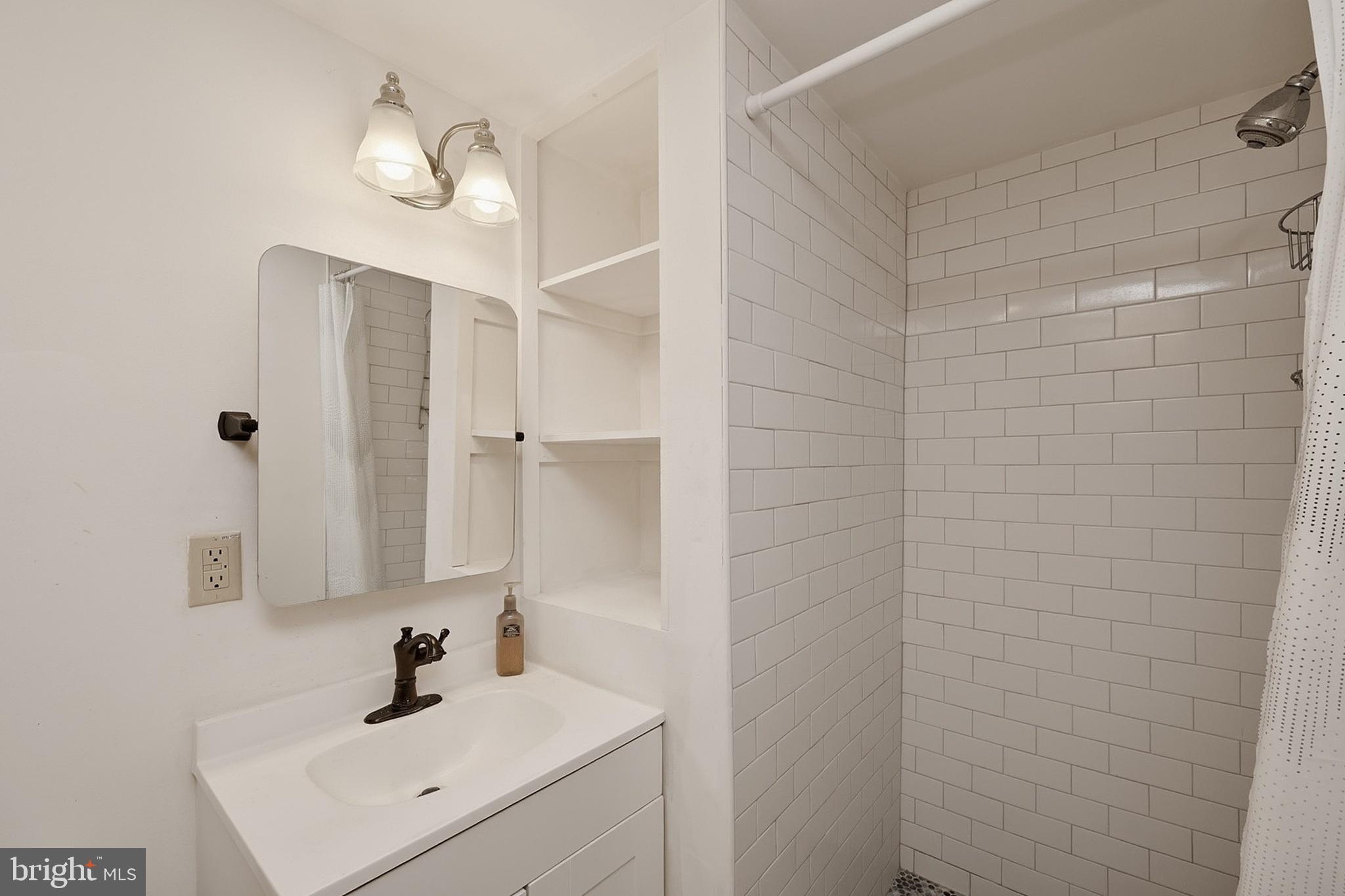TRADERS LANDING - Residential