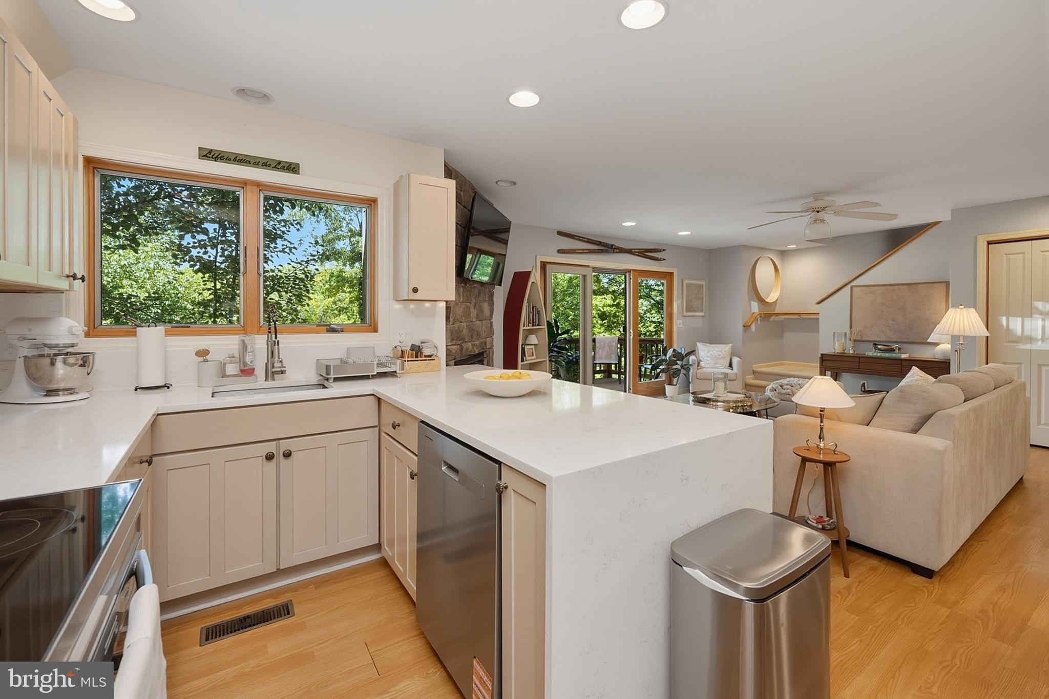 TRADERS LANDING - Residential