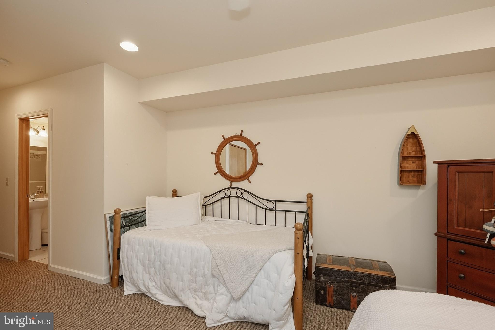 TRADERS LANDING - Residential