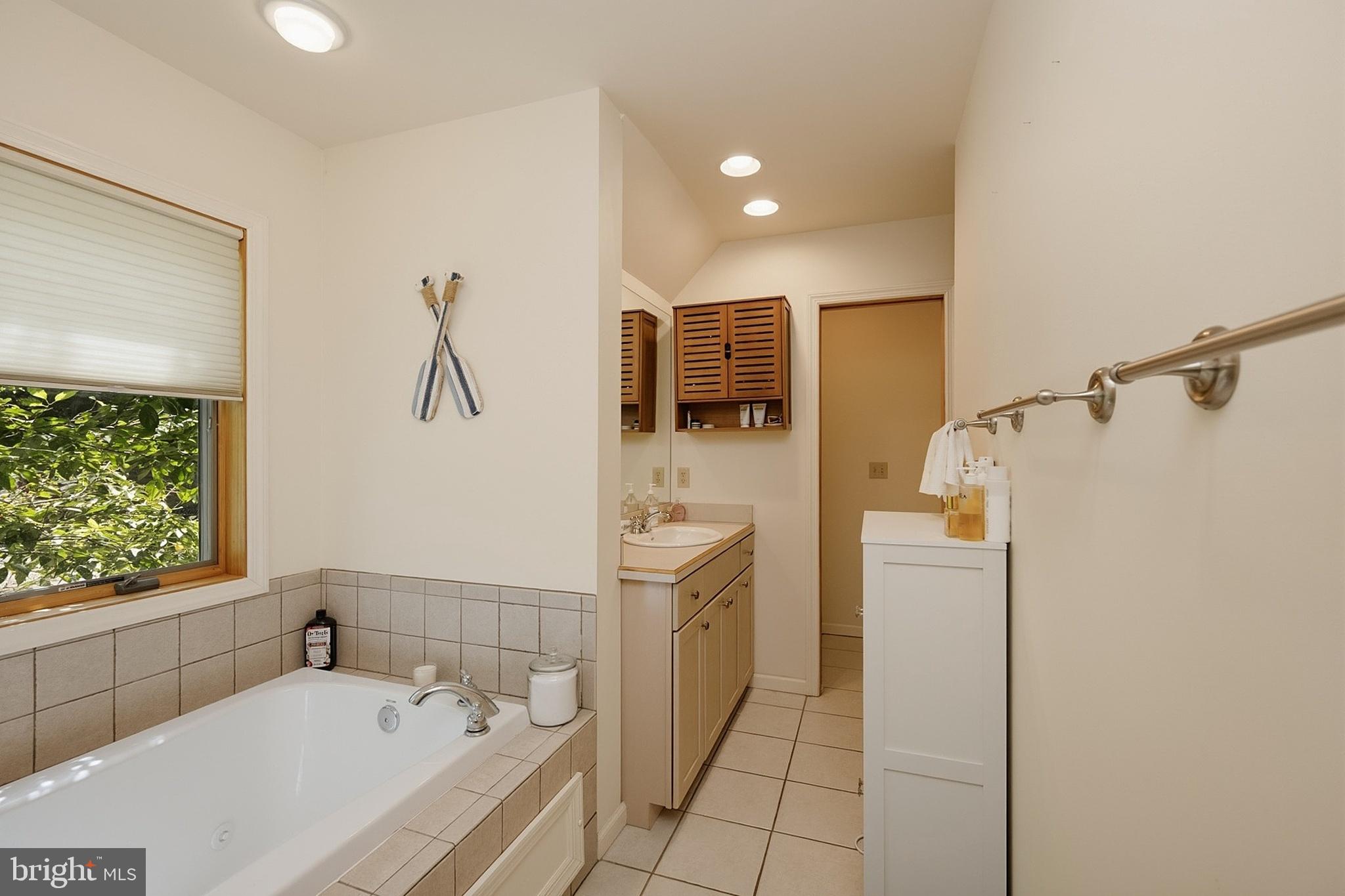TRADERS LANDING - Residential