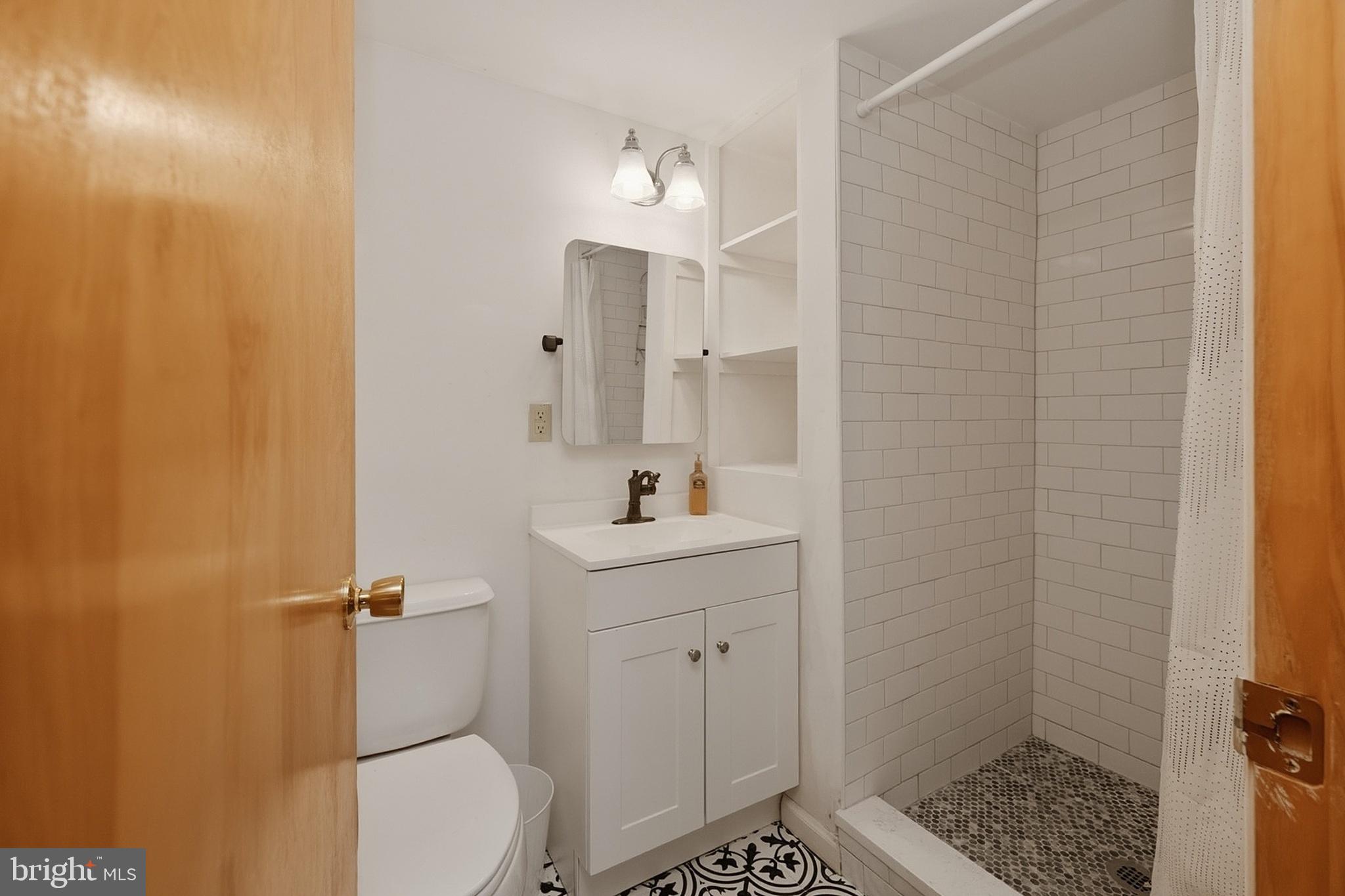 TRADERS LANDING - Residential