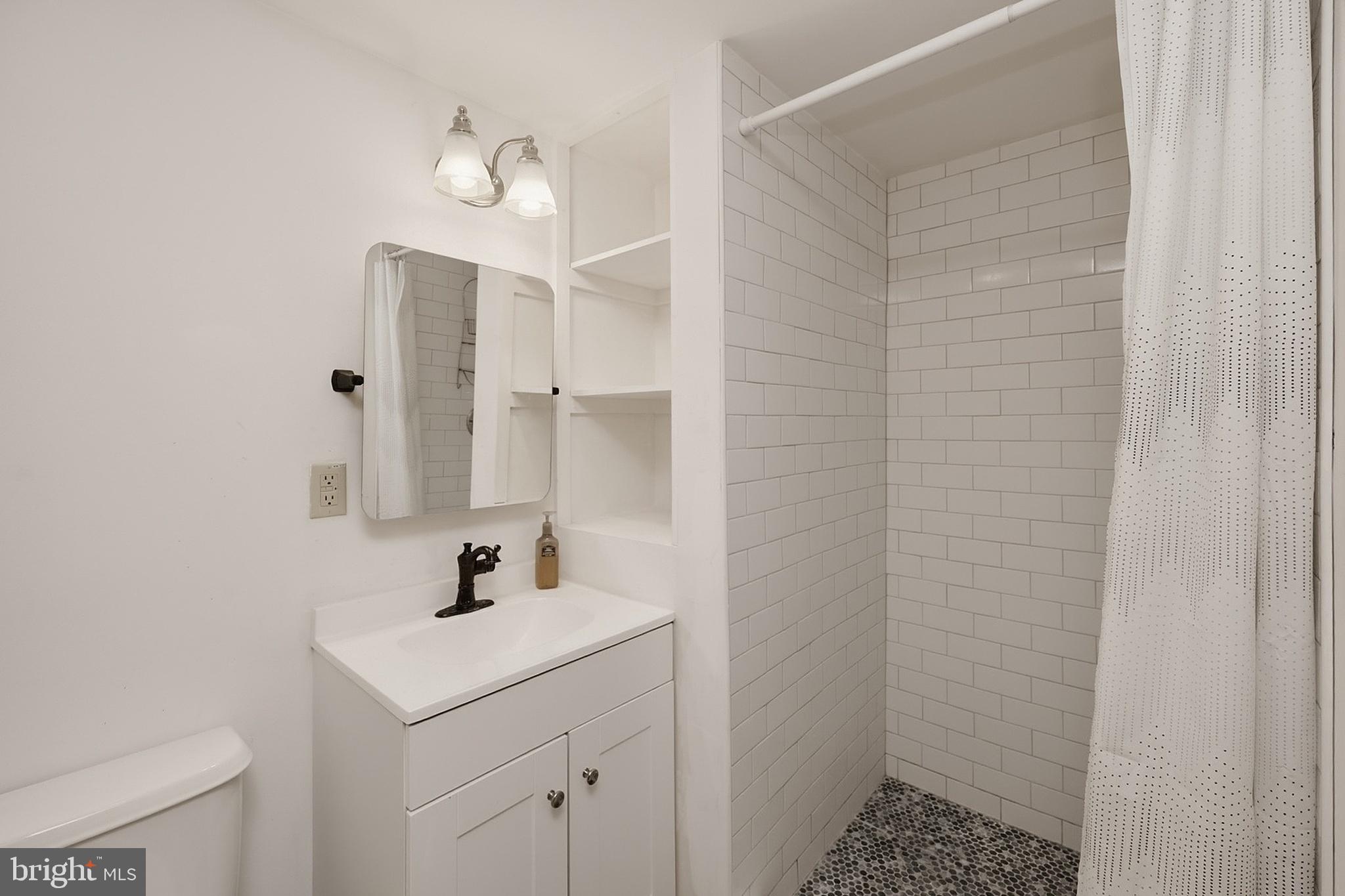 TRADERS LANDING - Residential