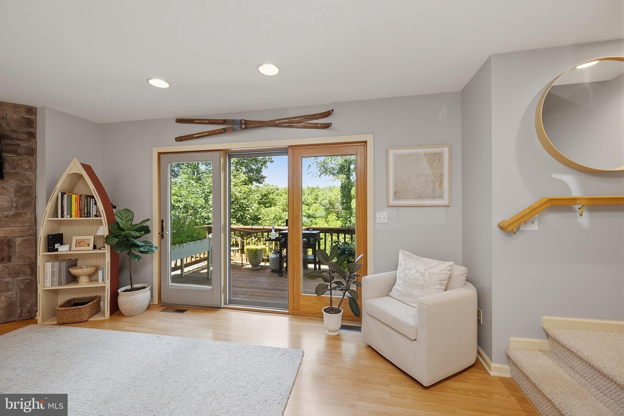 TRADERS LANDING - Residential