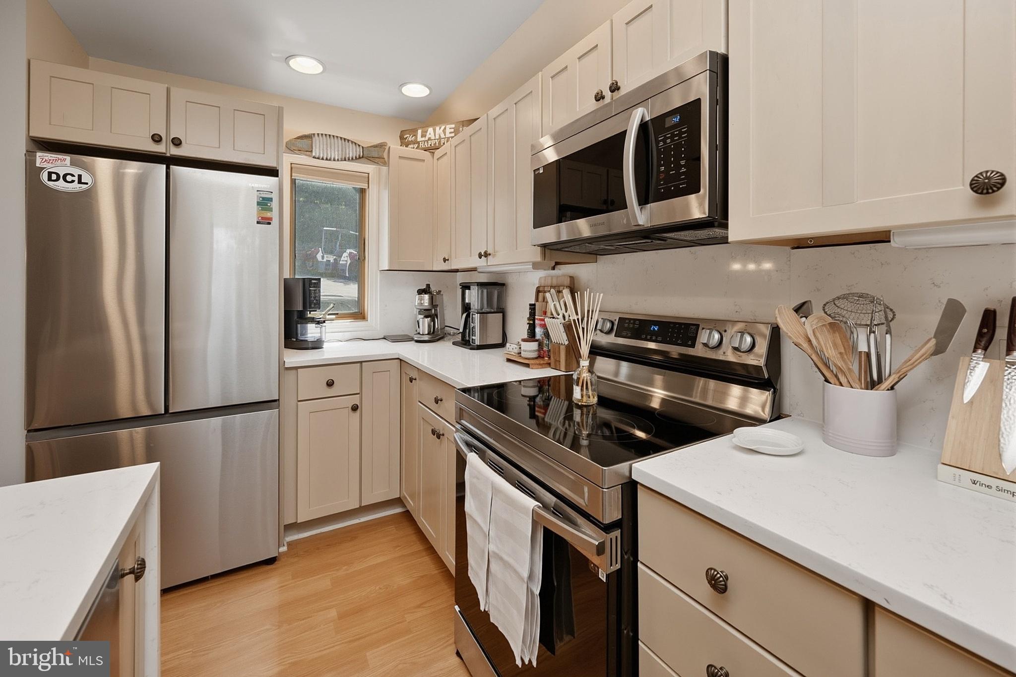 TRADERS LANDING - Residential