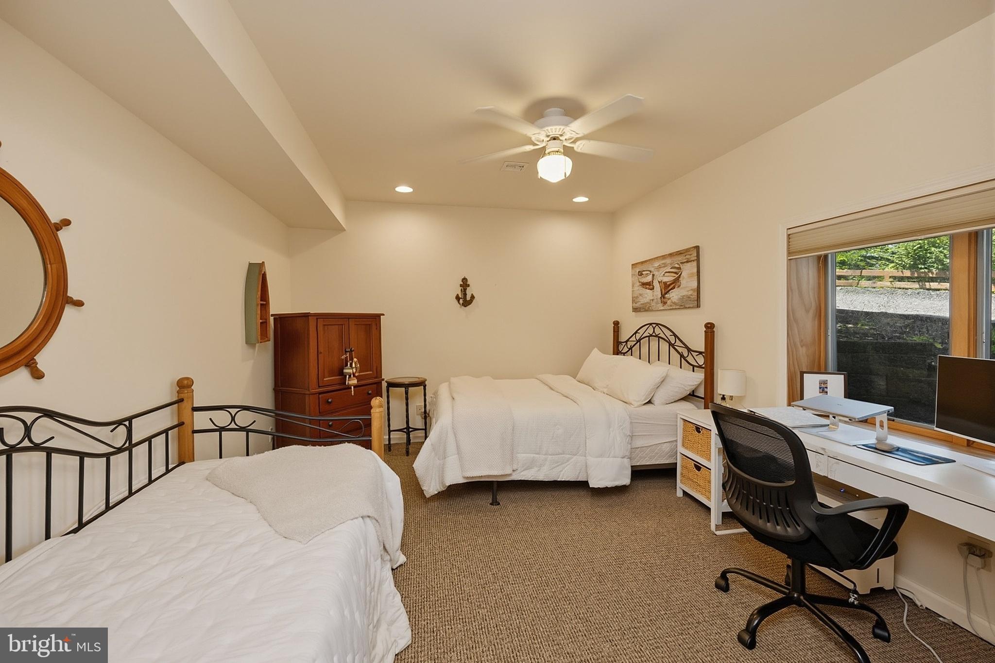 TRADERS LANDING - Residential