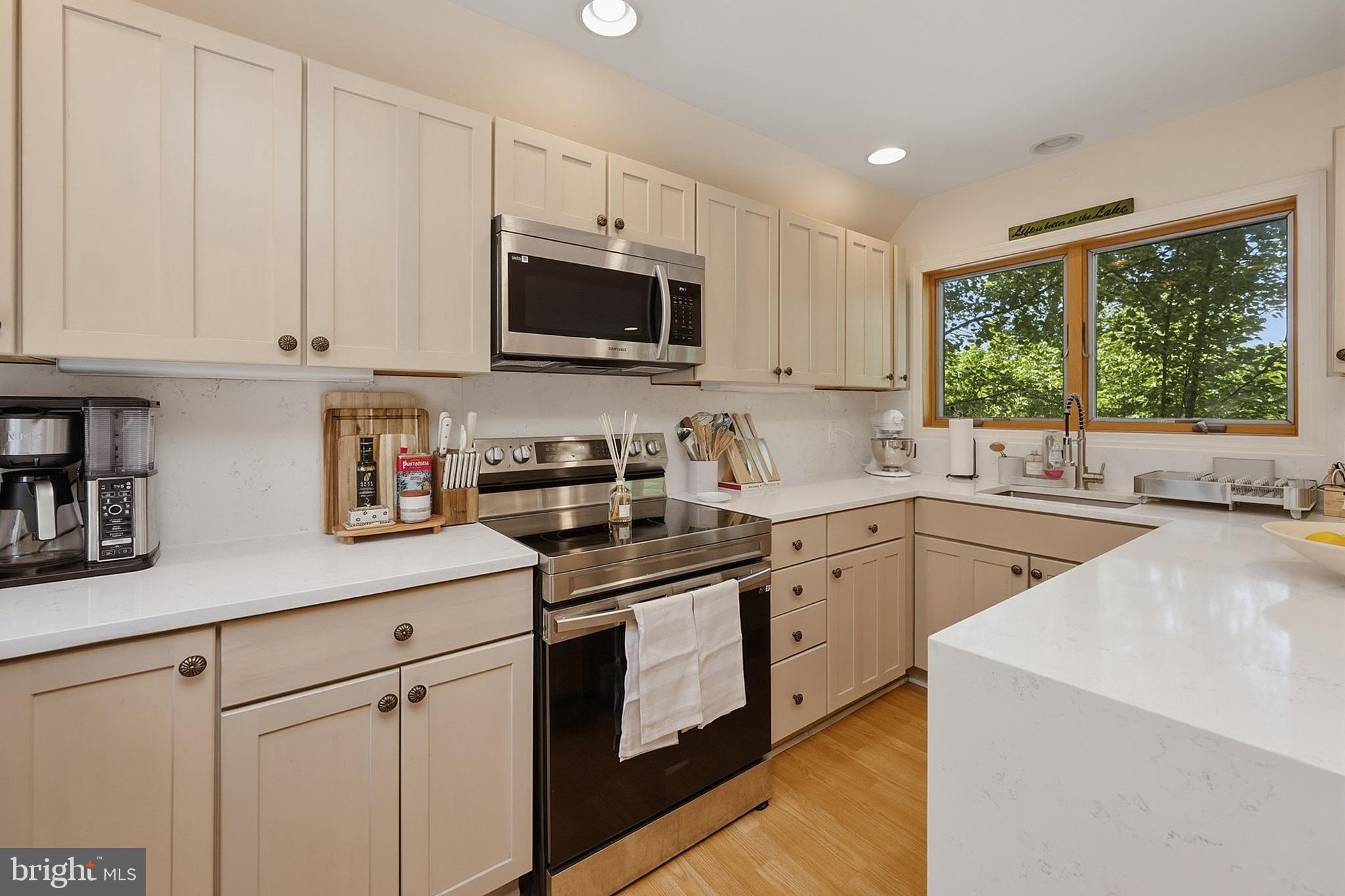 TRADERS LANDING - Residential