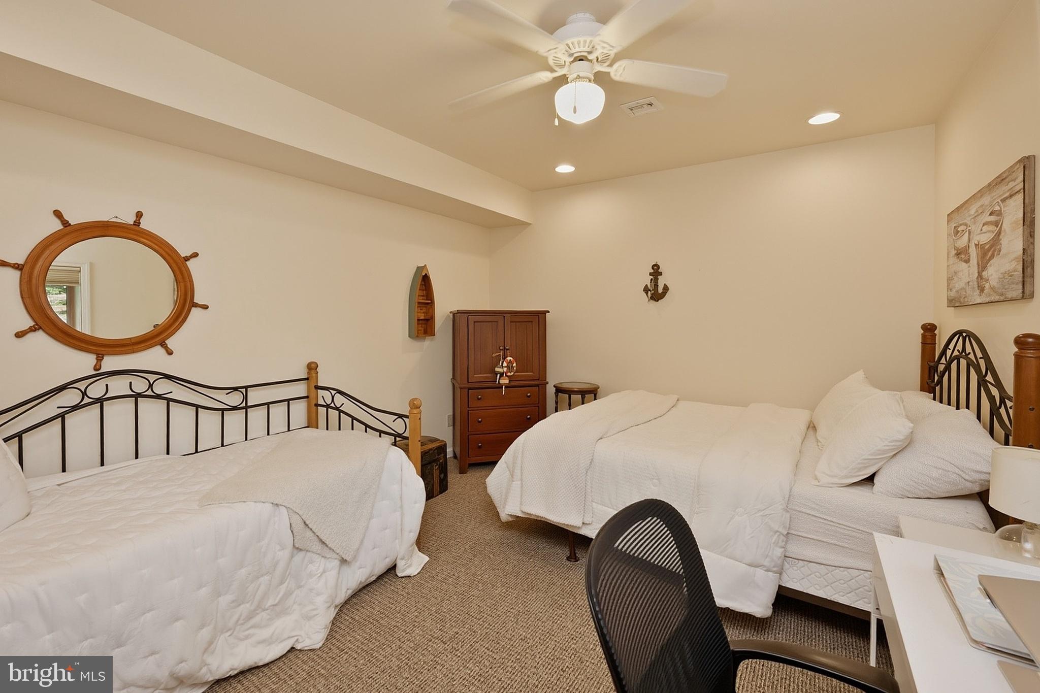 TRADERS LANDING - Residential
