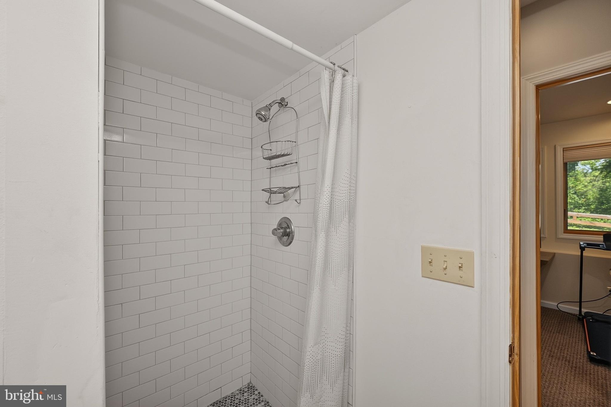TRADERS LANDING - Residential