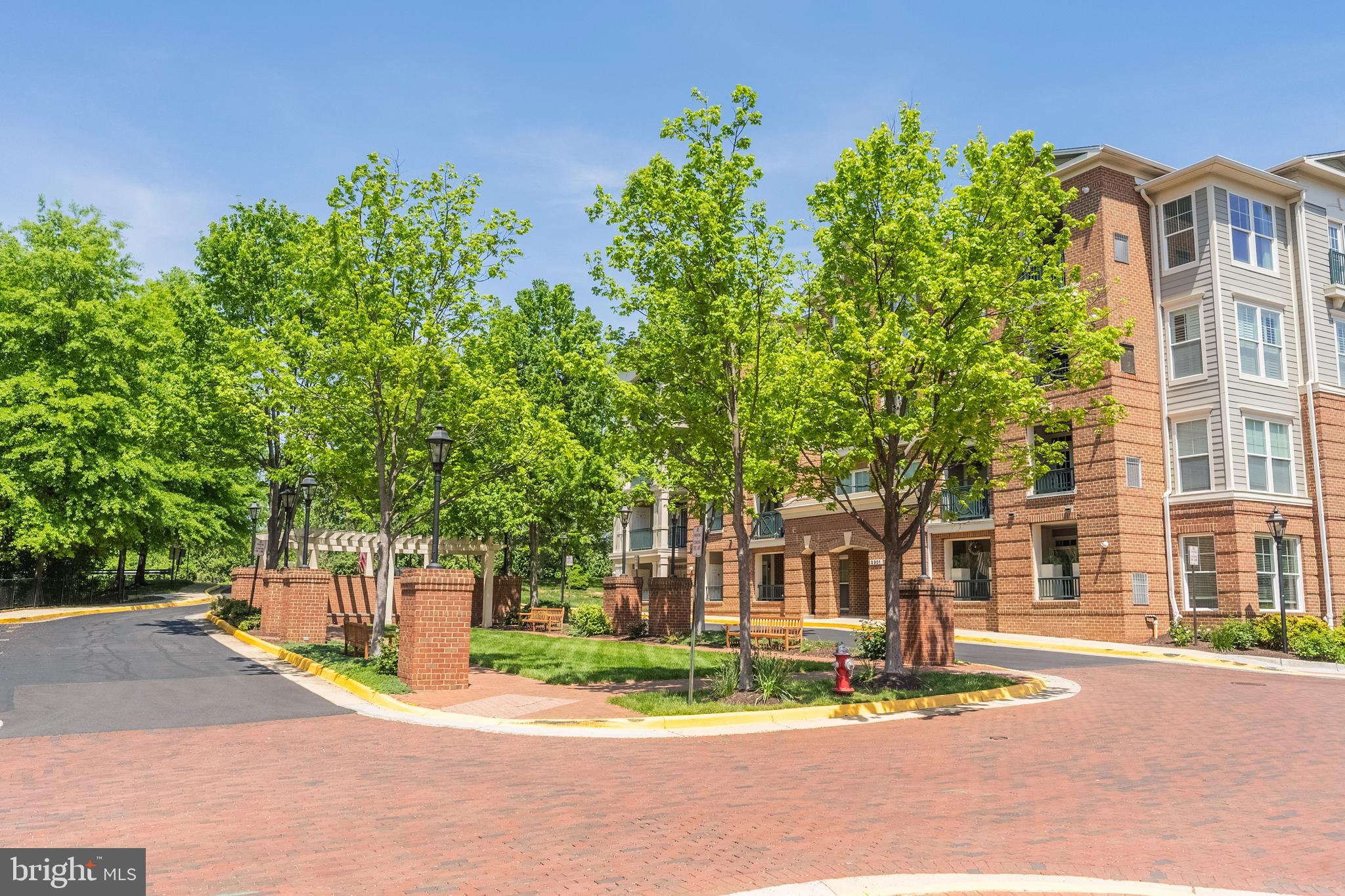 SAINTSBURY PLAZA - Residential