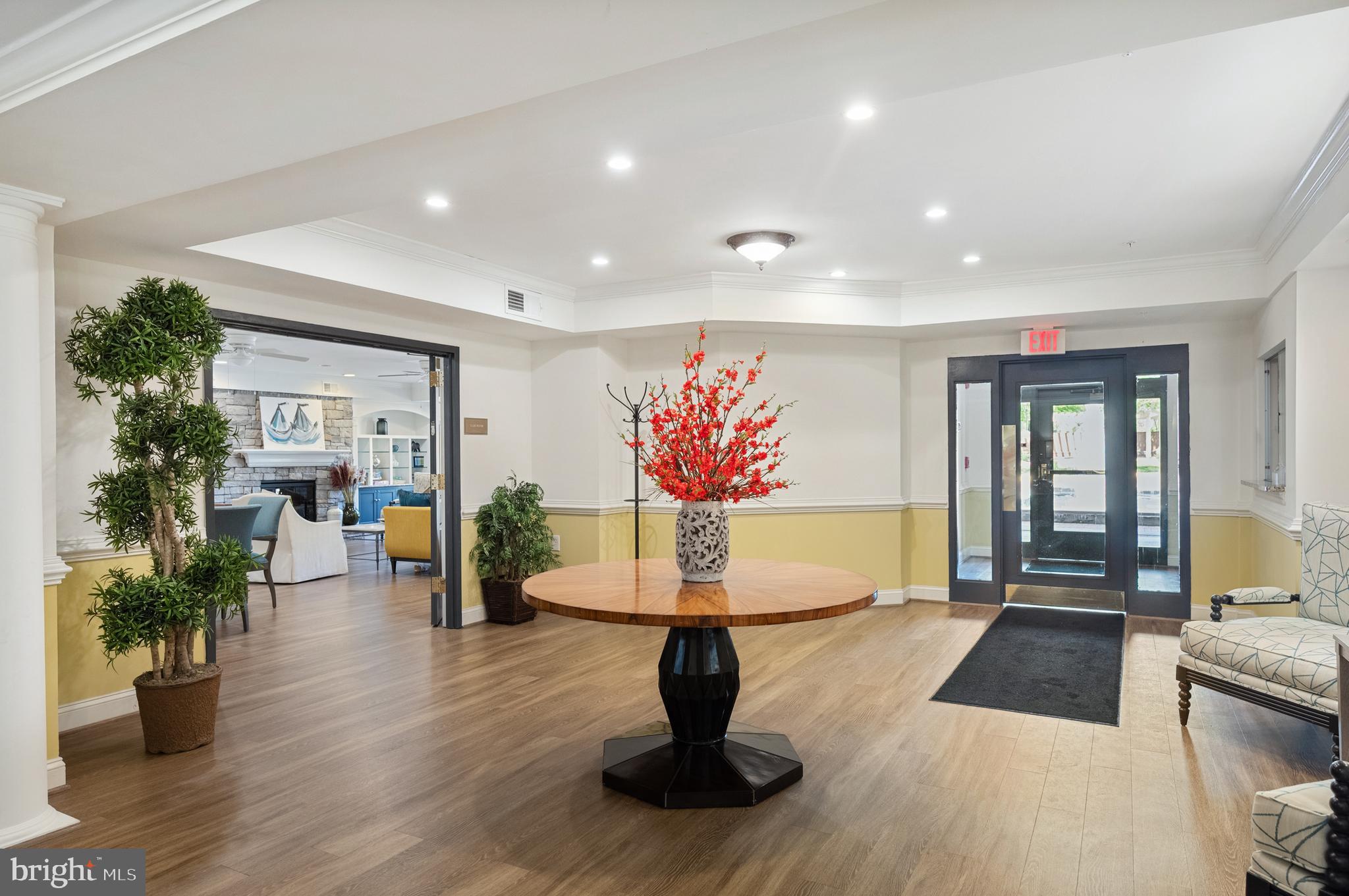 SAINTSBURY PLAZA - Residential