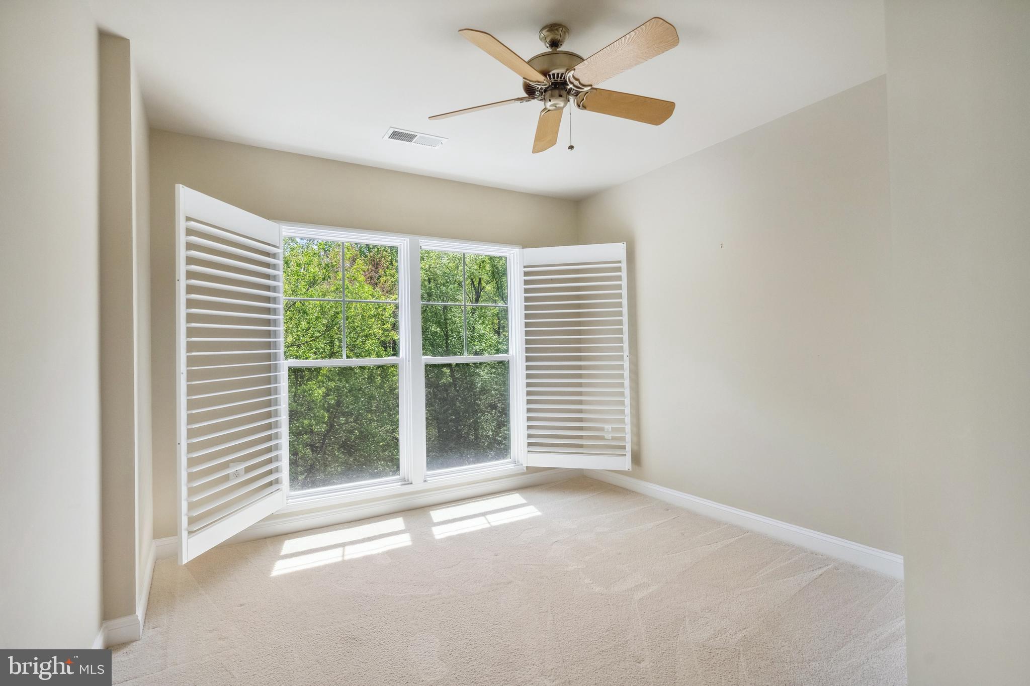 SAINTSBURY PLAZA - Residential