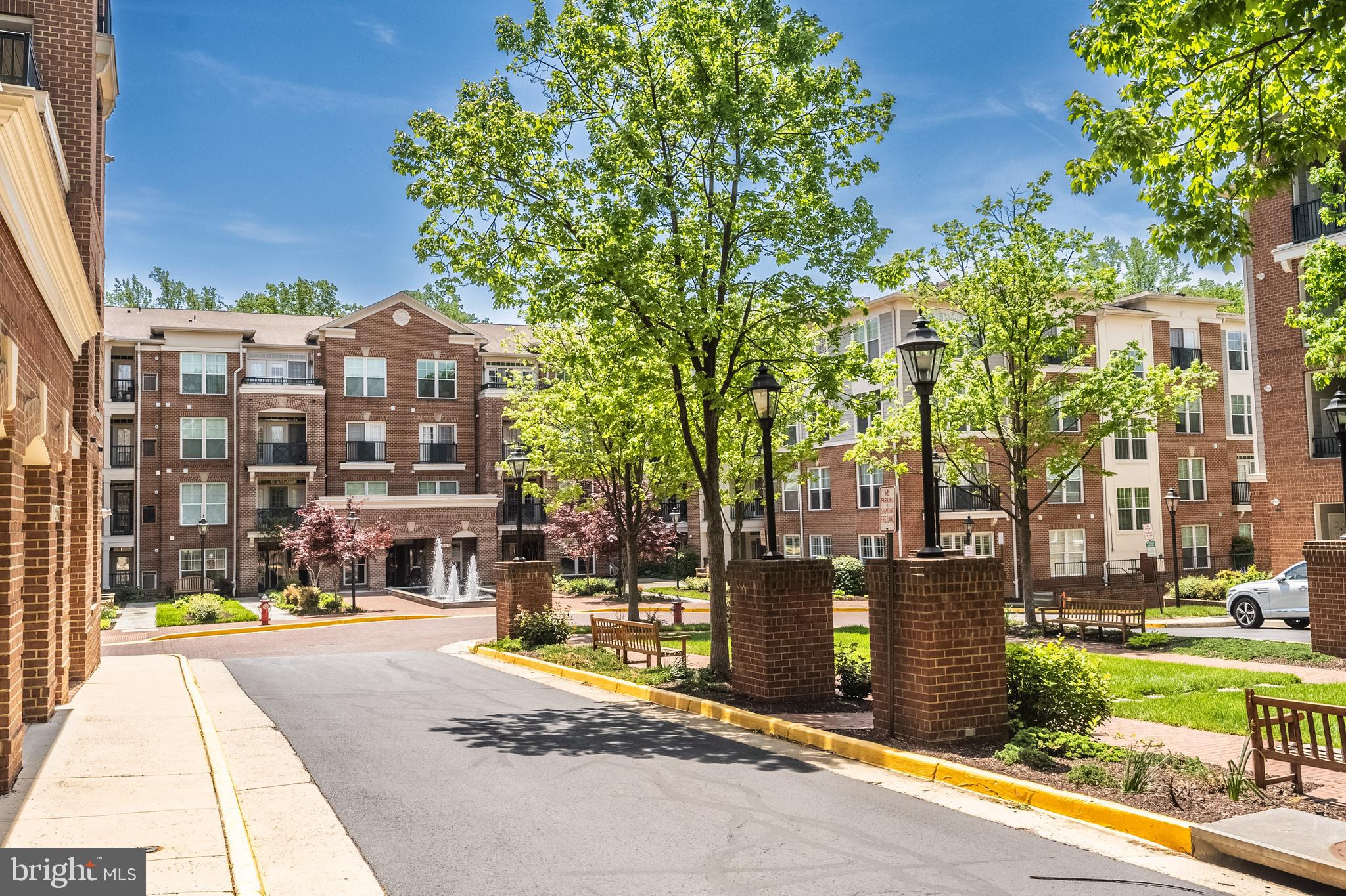 SAINTSBURY PLAZA - Residential