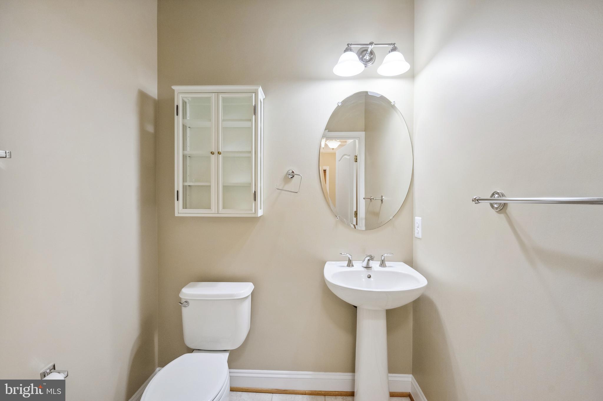 SAINTSBURY PLAZA - Residential