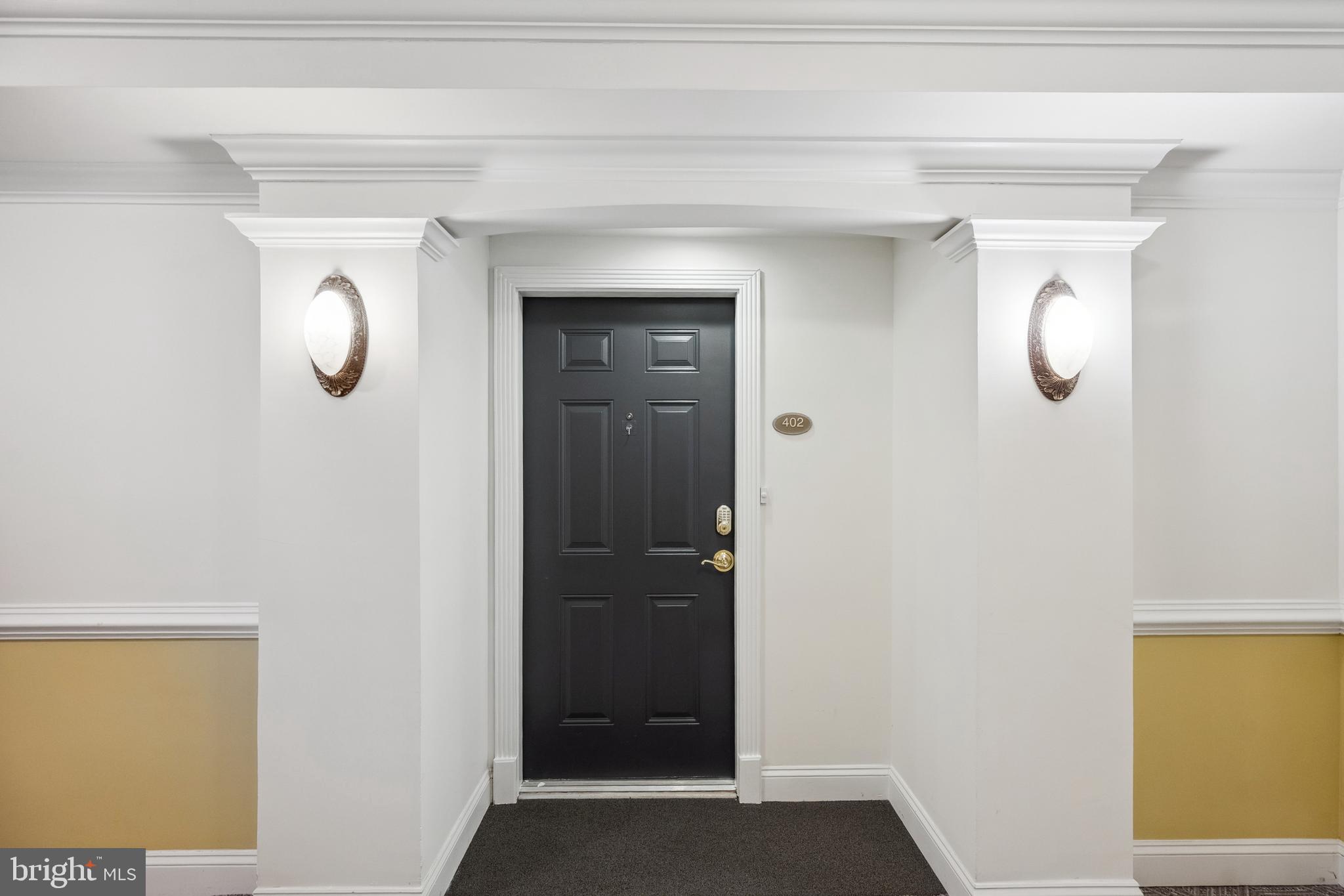 SAINTSBURY PLAZA - Residential
