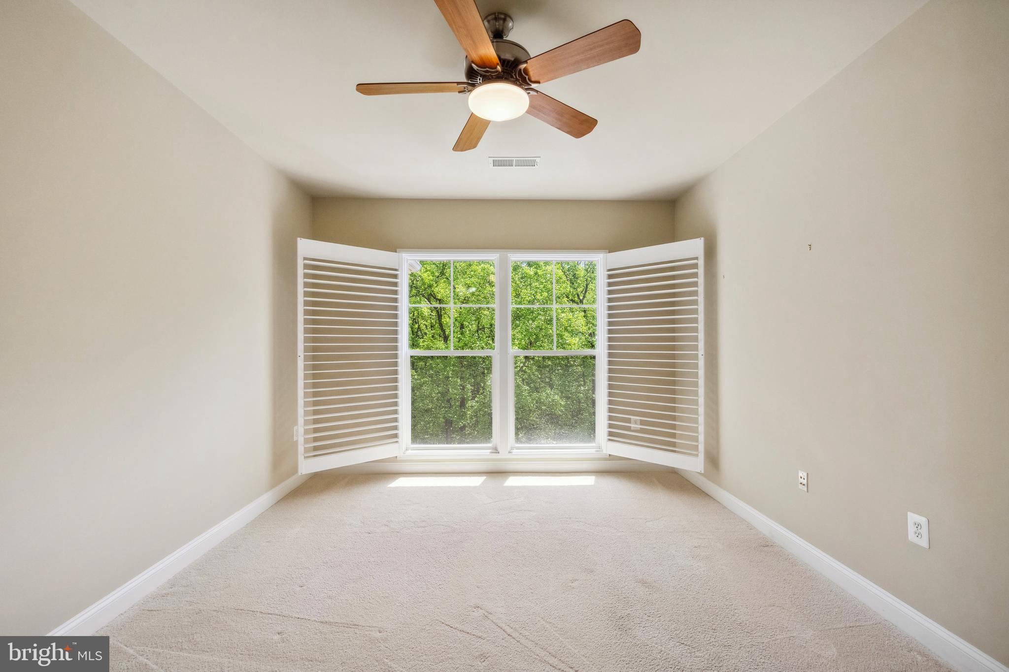 SAINTSBURY PLAZA - Residential