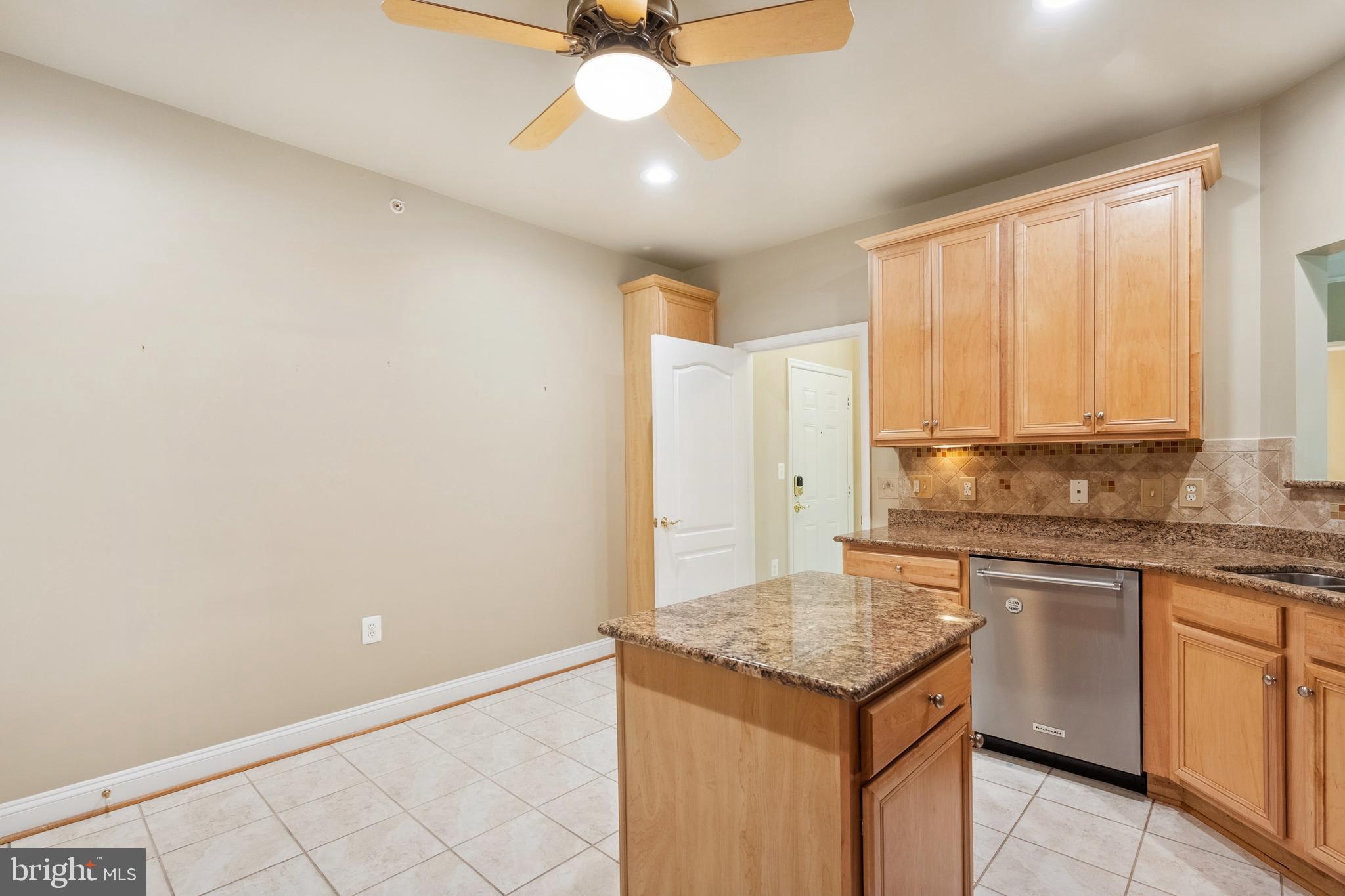 SAINTSBURY PLAZA - Residential