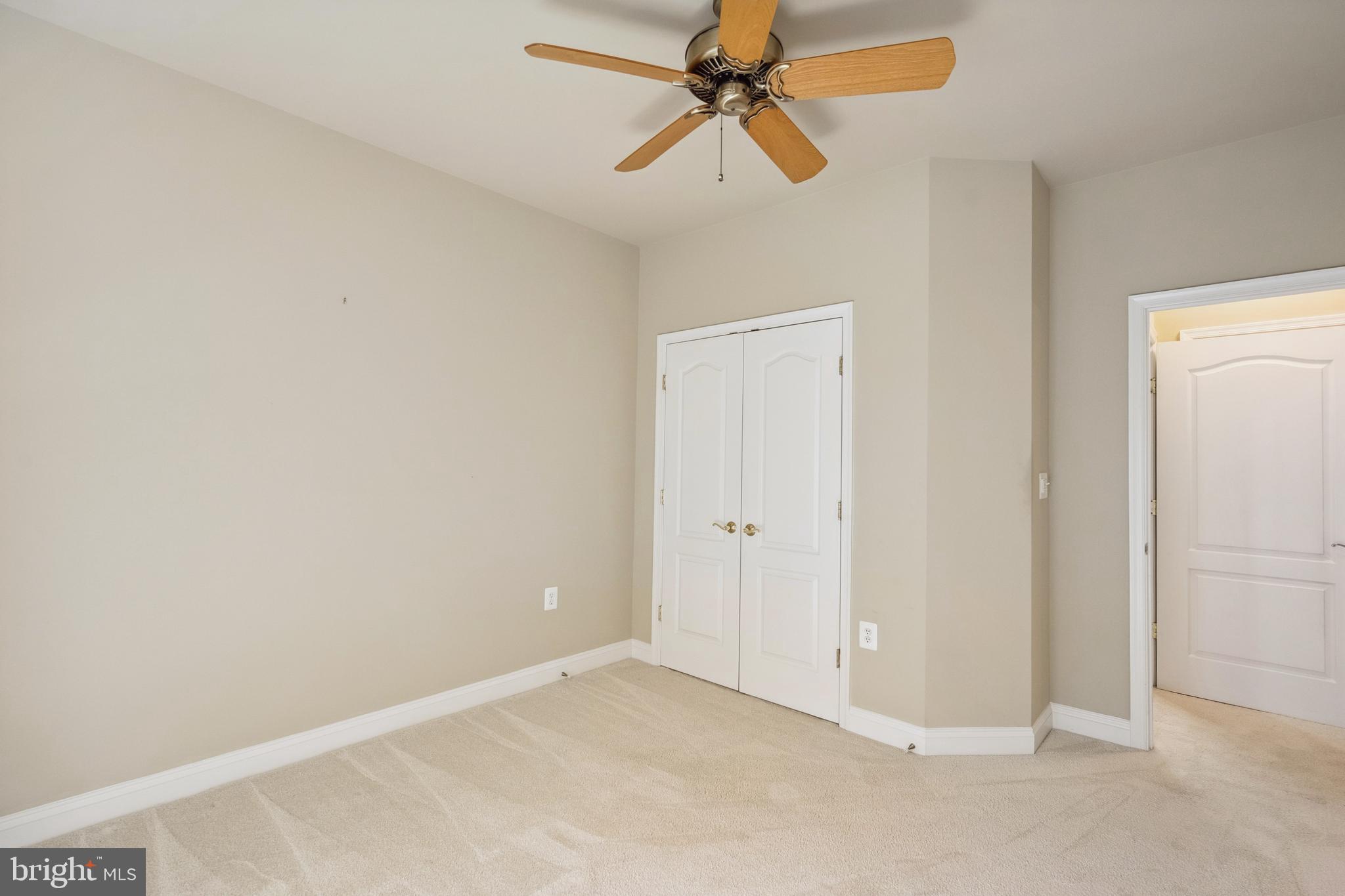 SAINTSBURY PLAZA - Residential