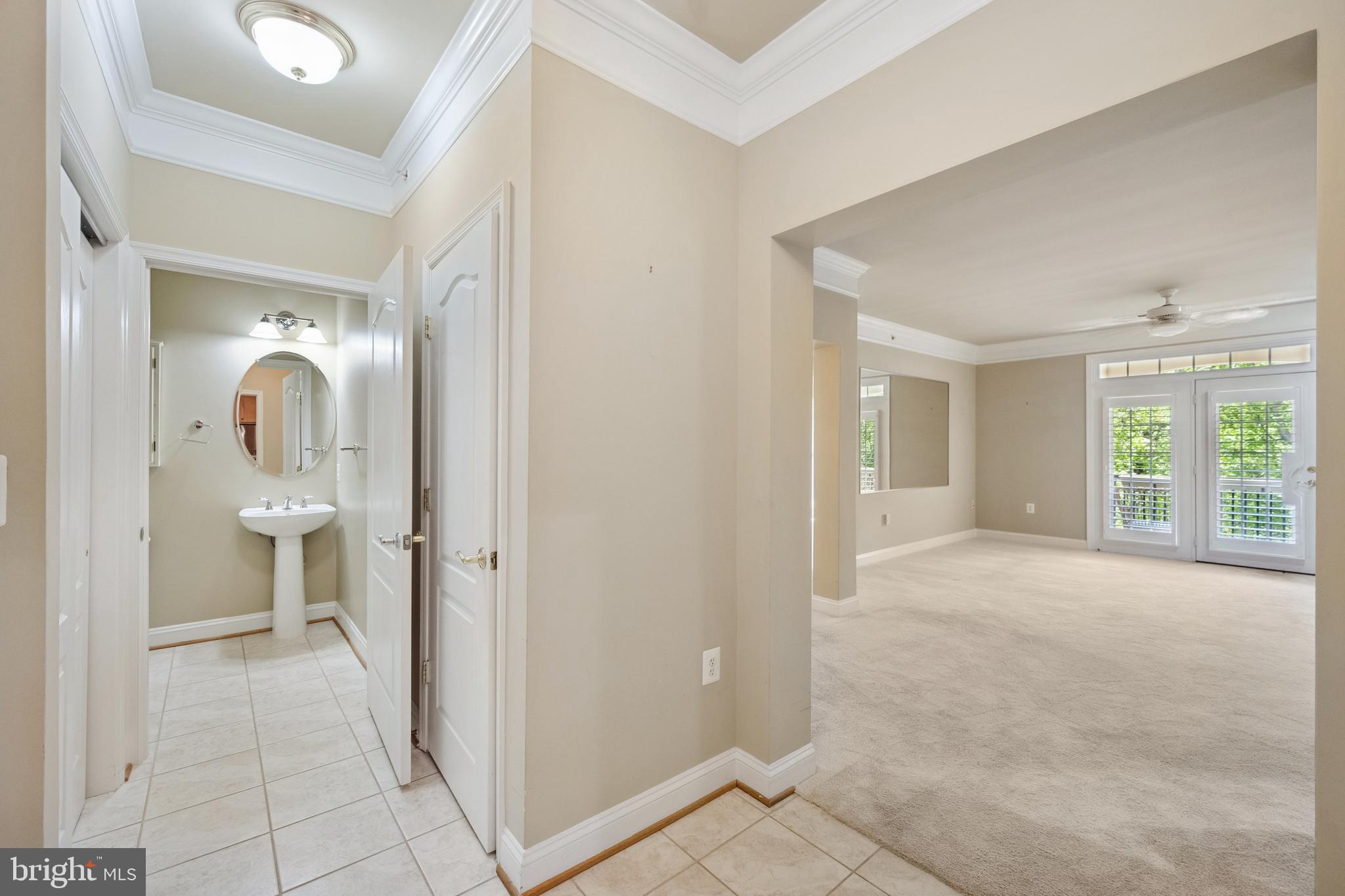SAINTSBURY PLAZA - Residential
