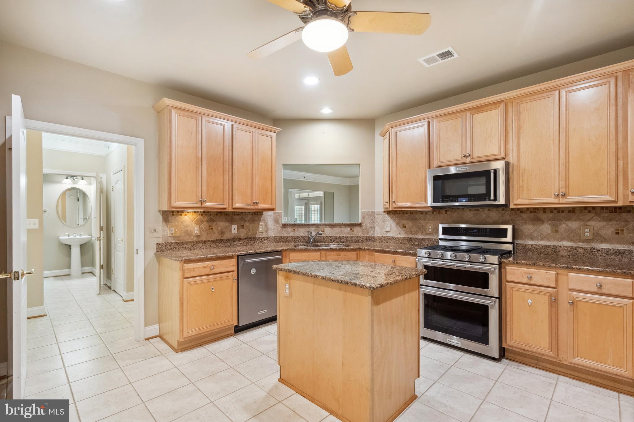 SAINTSBURY PLAZA - Residential