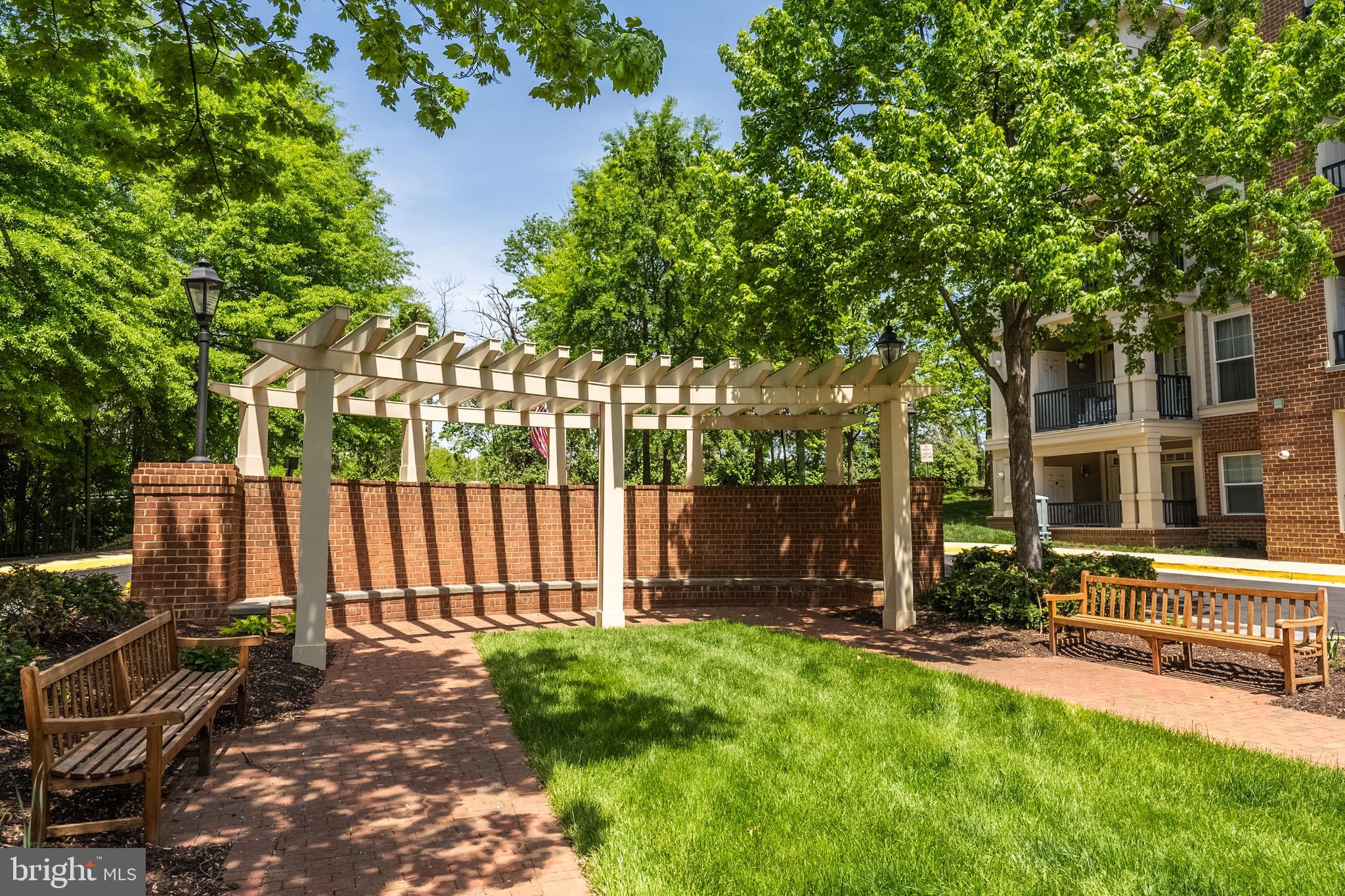 SAINTSBURY PLAZA - Residential
