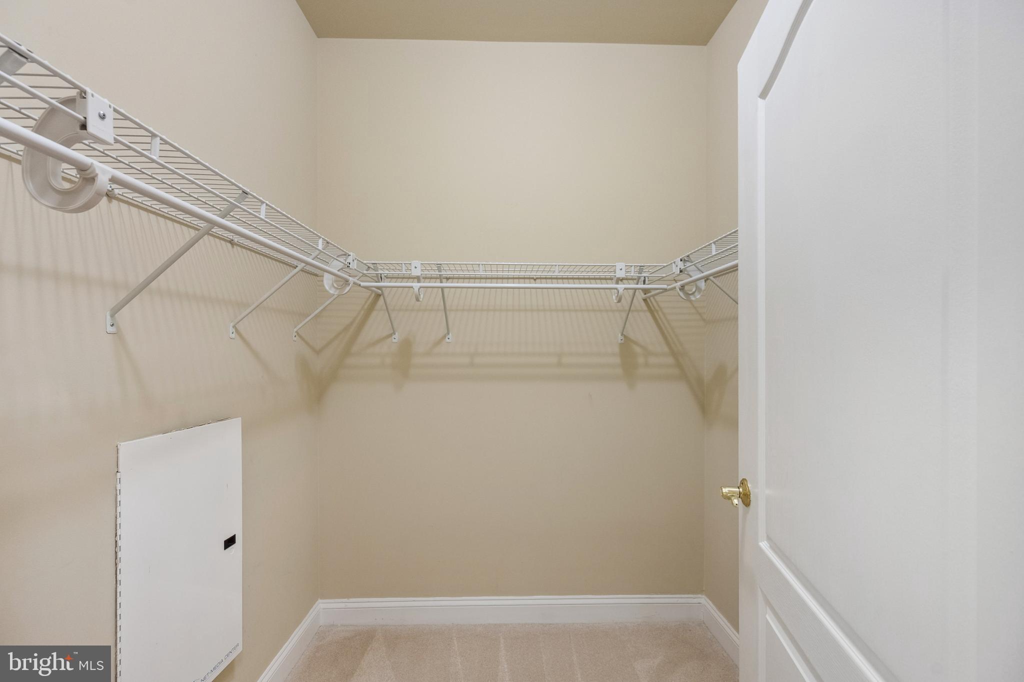 SAINTSBURY PLAZA - Residential