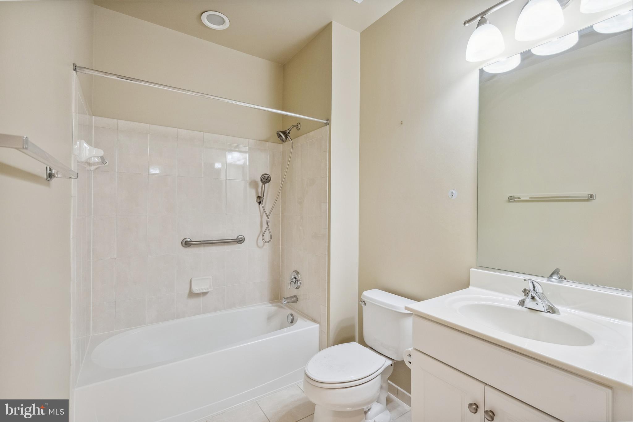 SAINTSBURY PLAZA - Residential