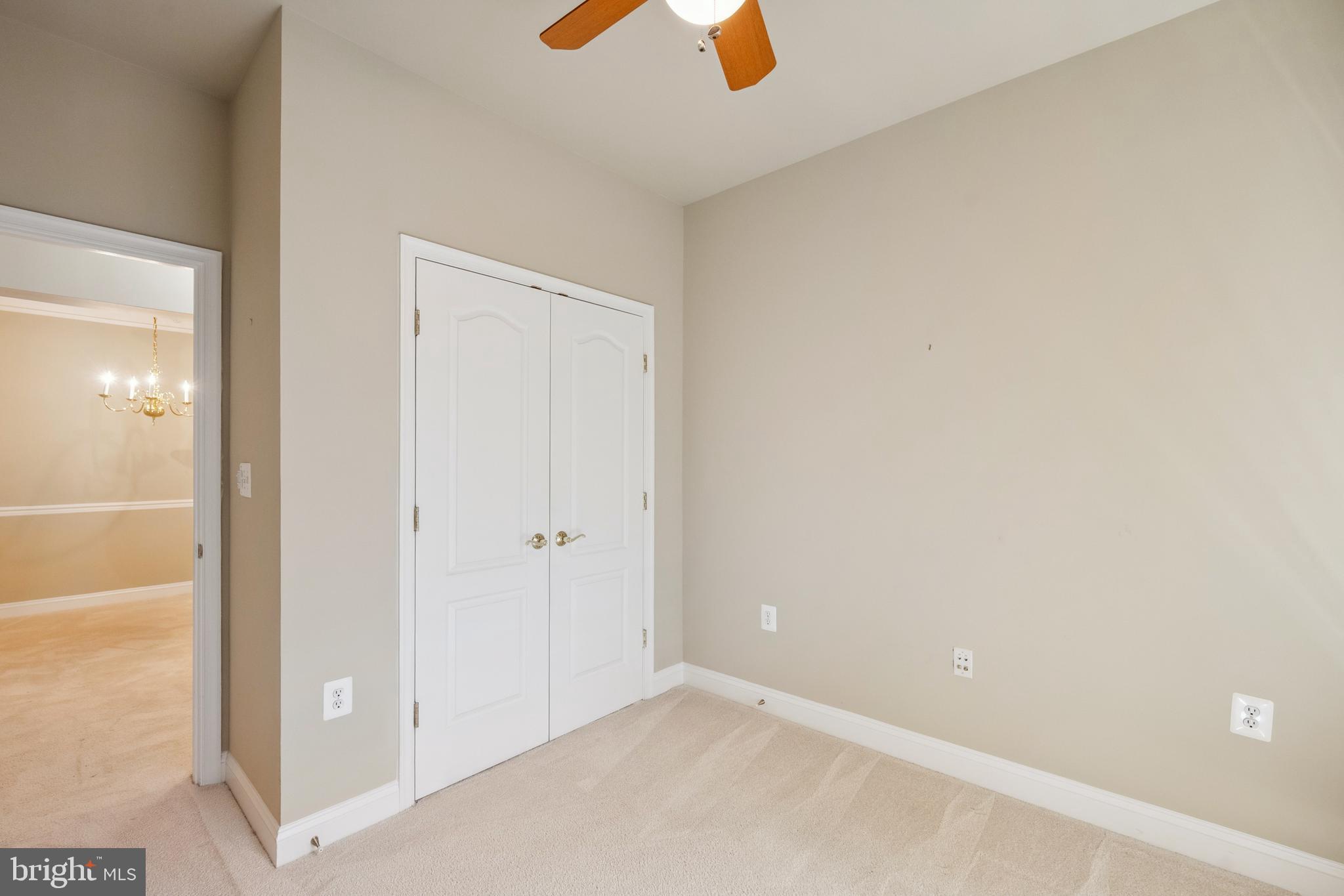 SAINTSBURY PLAZA - Residential