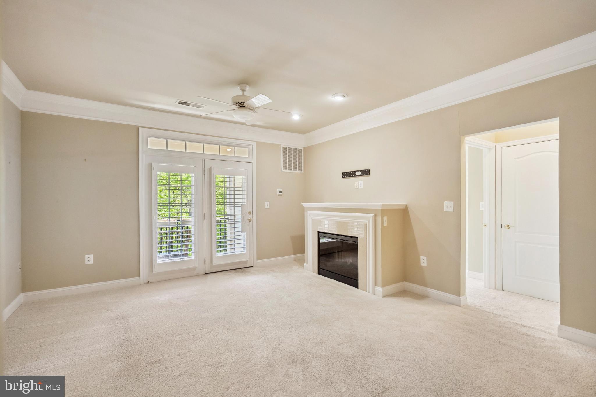 SAINTSBURY PLAZA - Residential