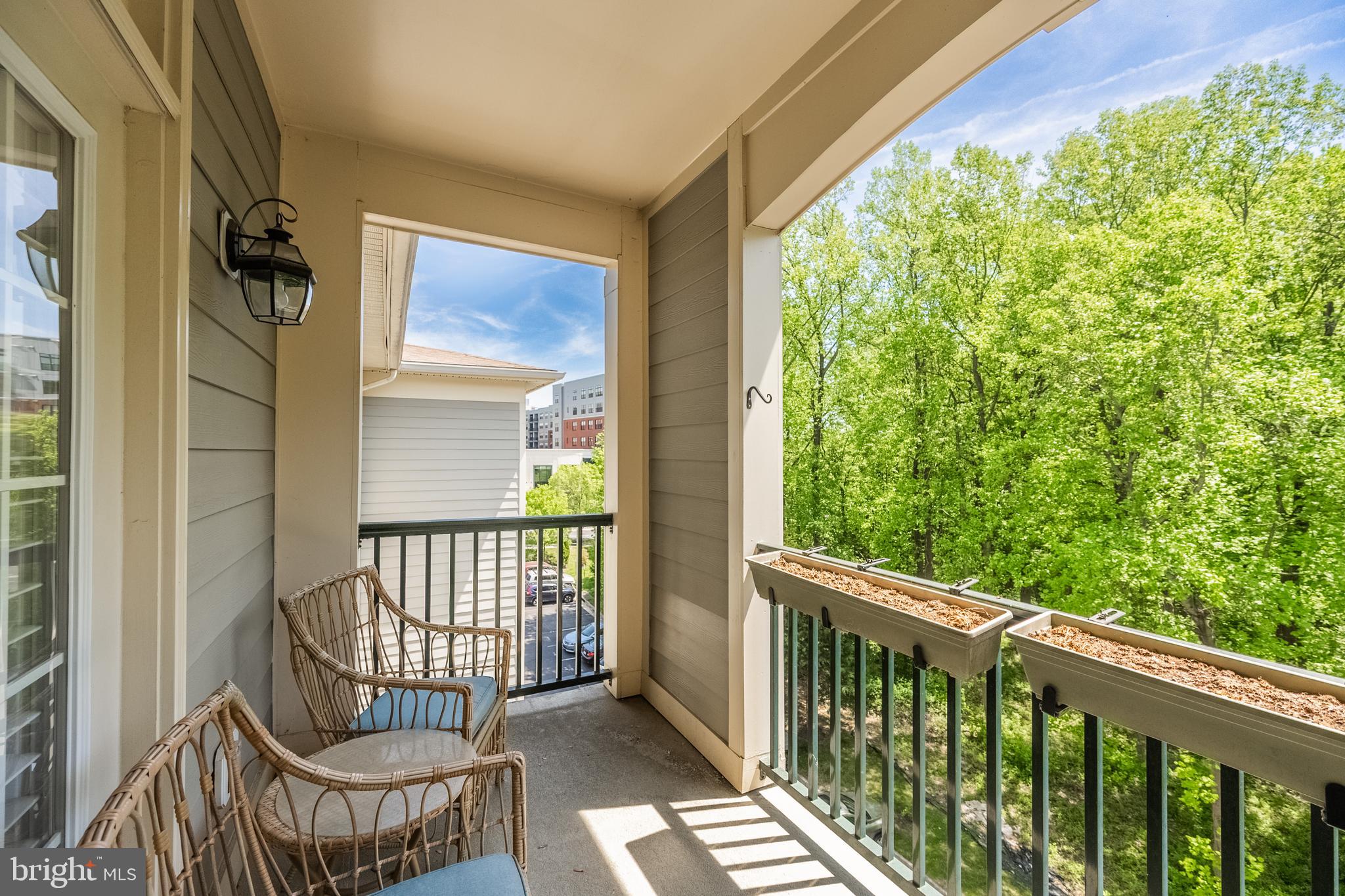 SAINTSBURY PLAZA - Residential