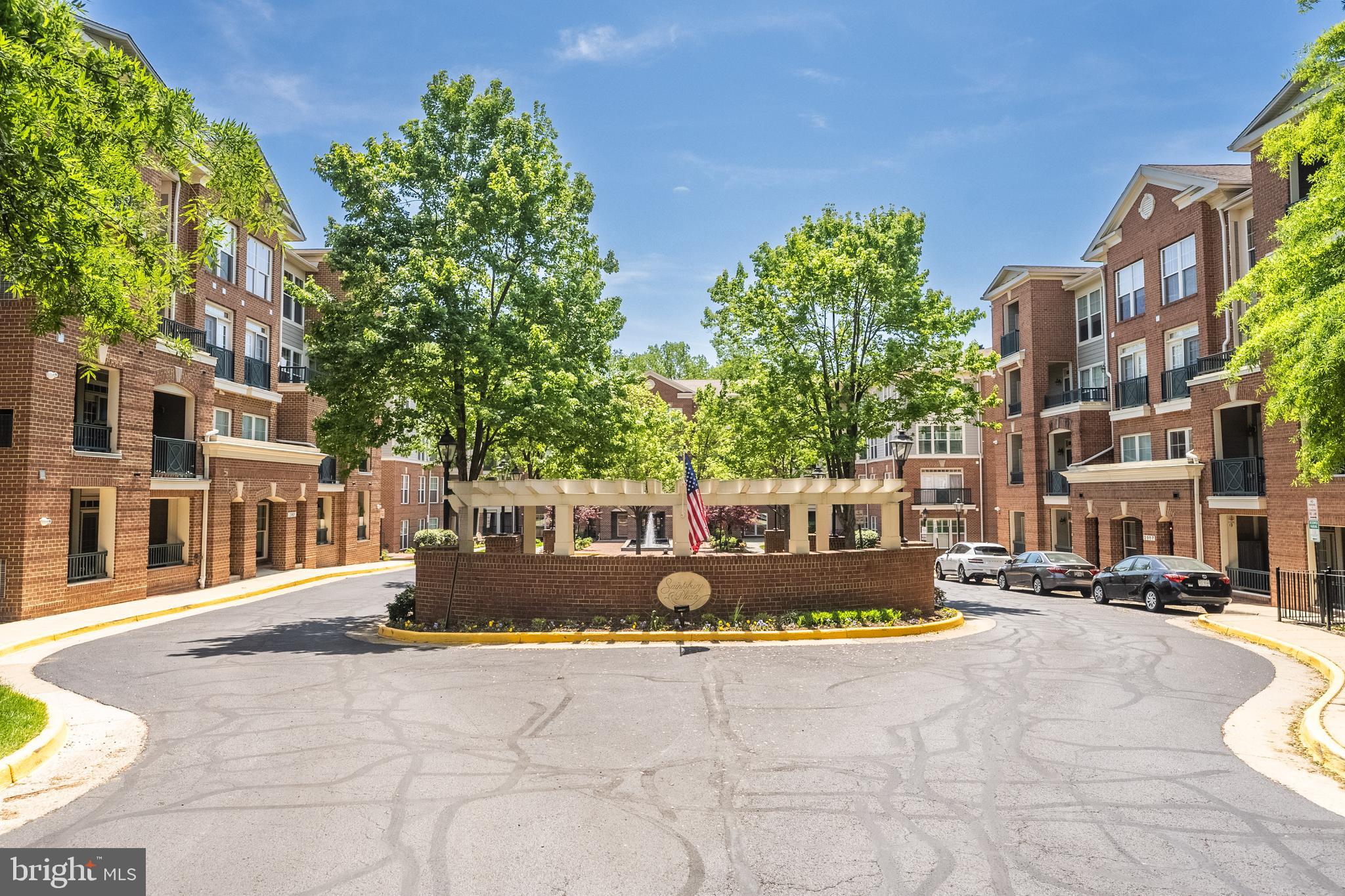 SAINTSBURY PLAZA - Residential