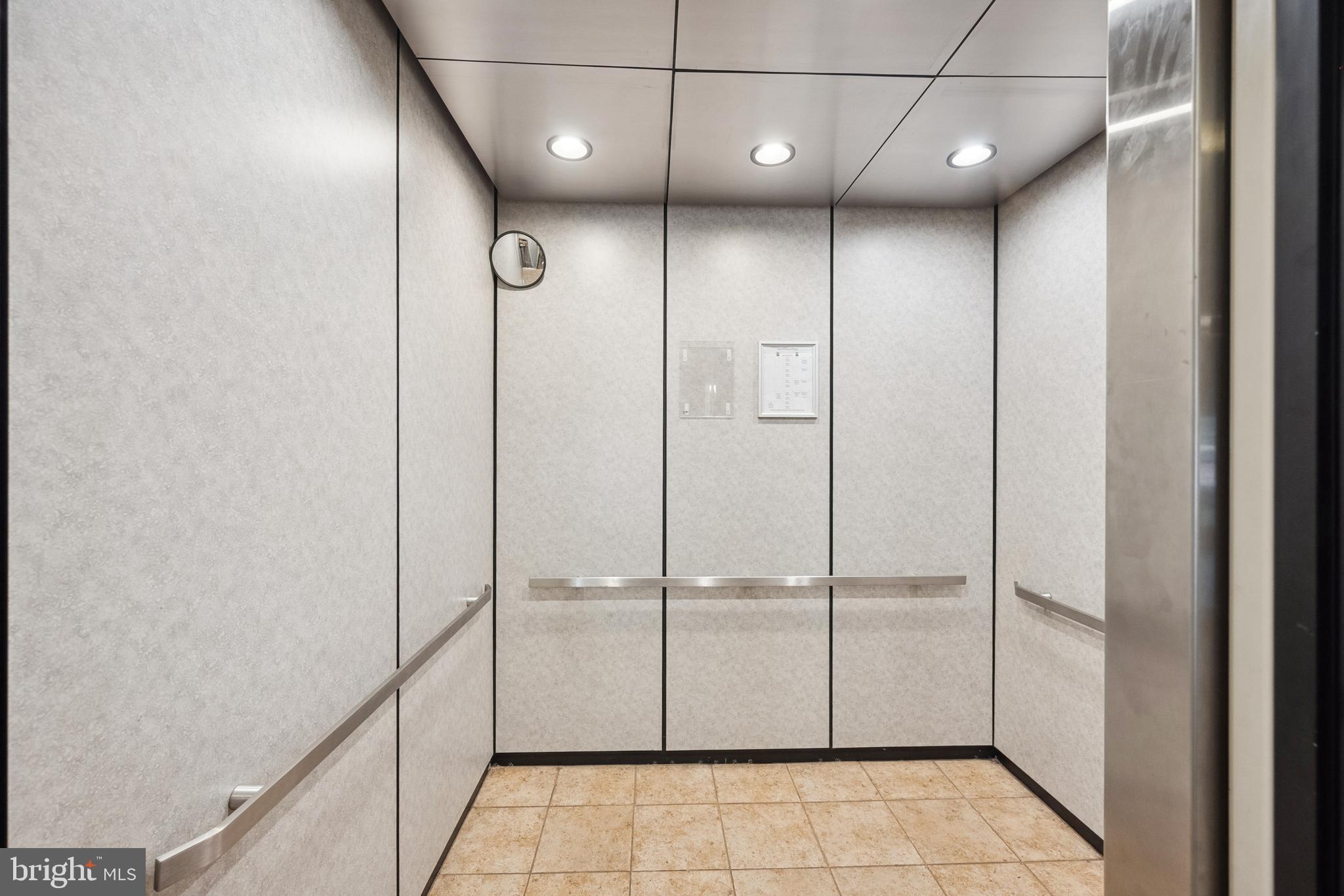 SAINTSBURY PLAZA - Residential