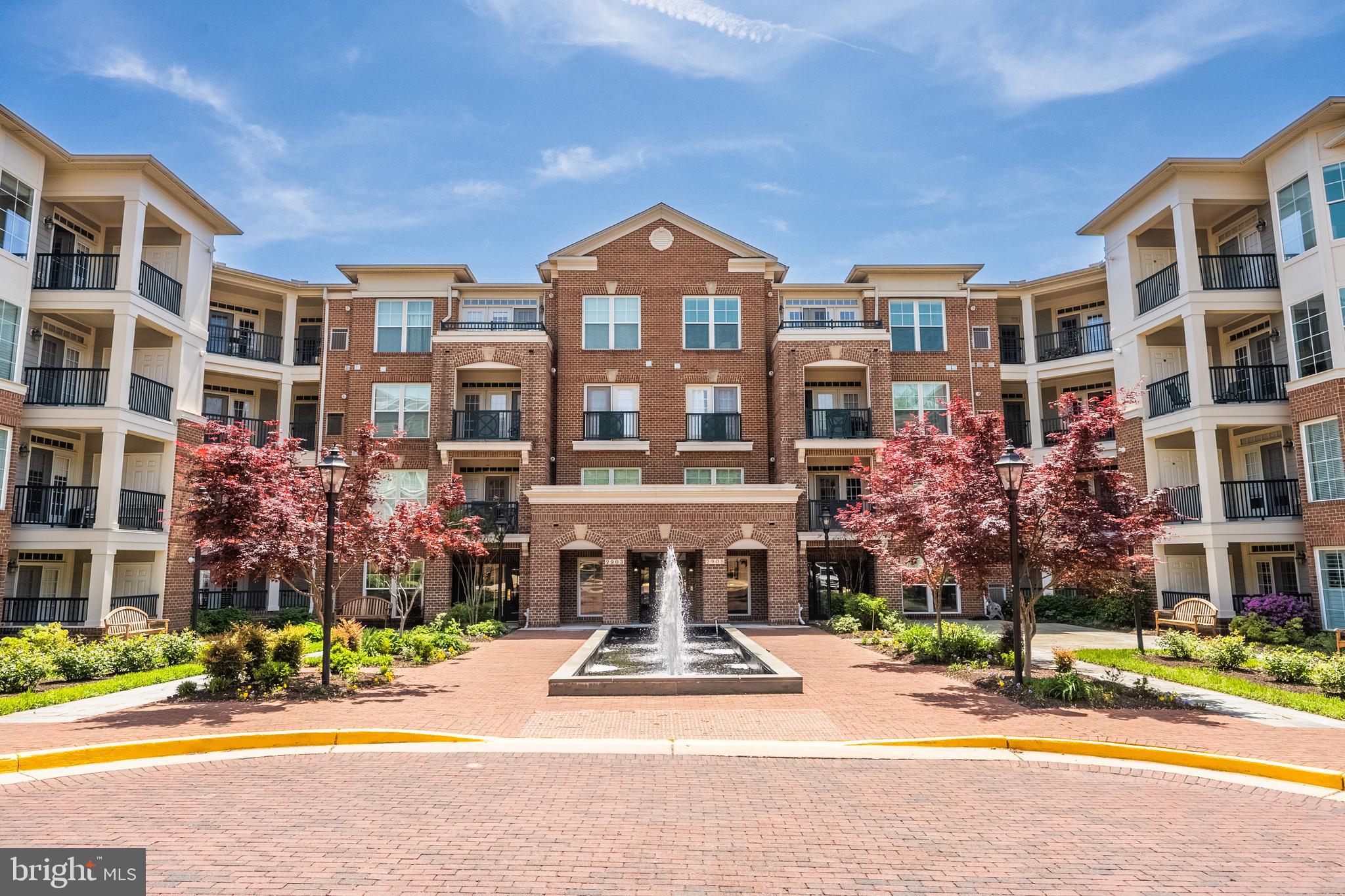 SAINTSBURY PLAZA - Residential