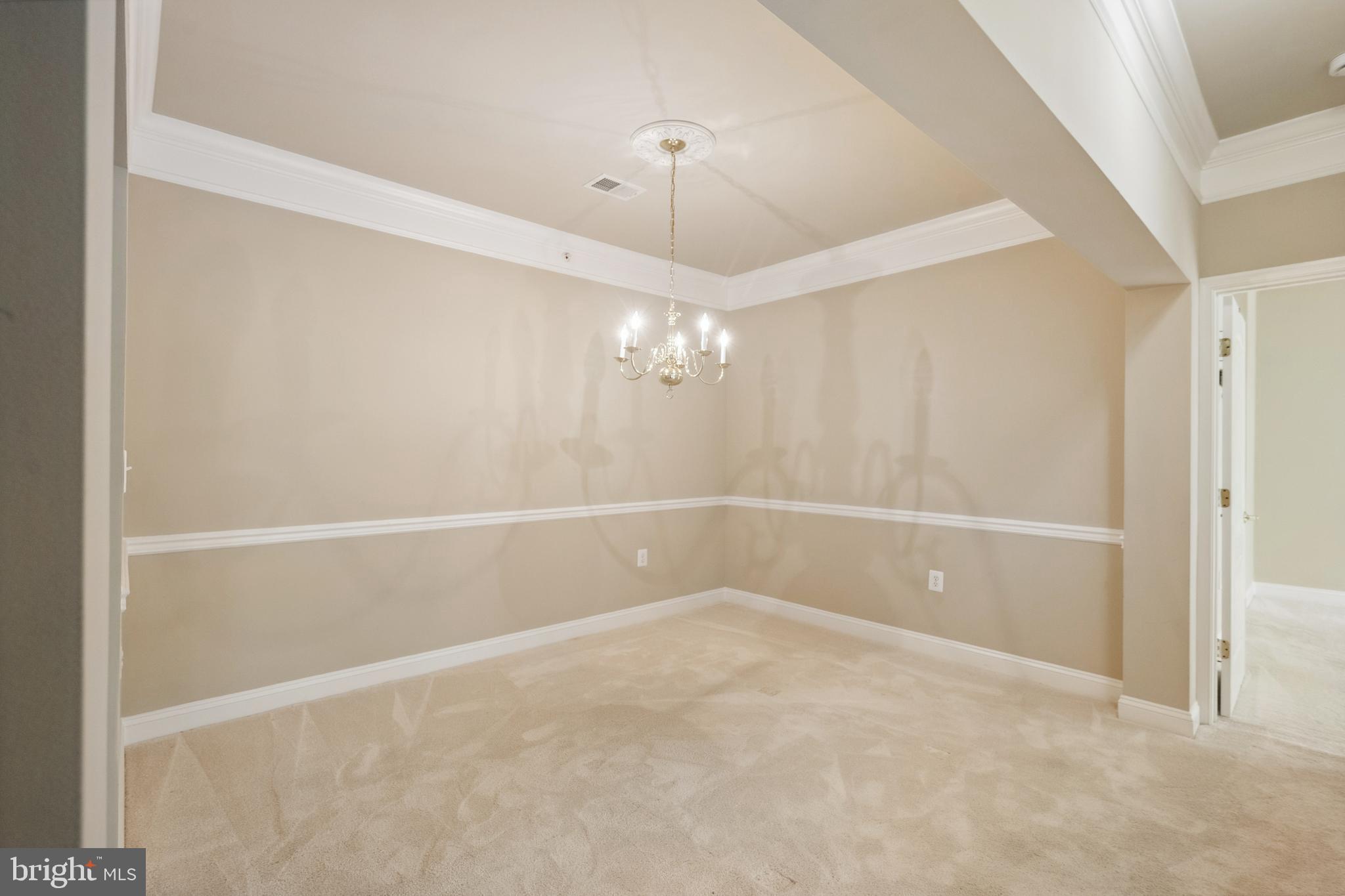 SAINTSBURY PLAZA - Residential